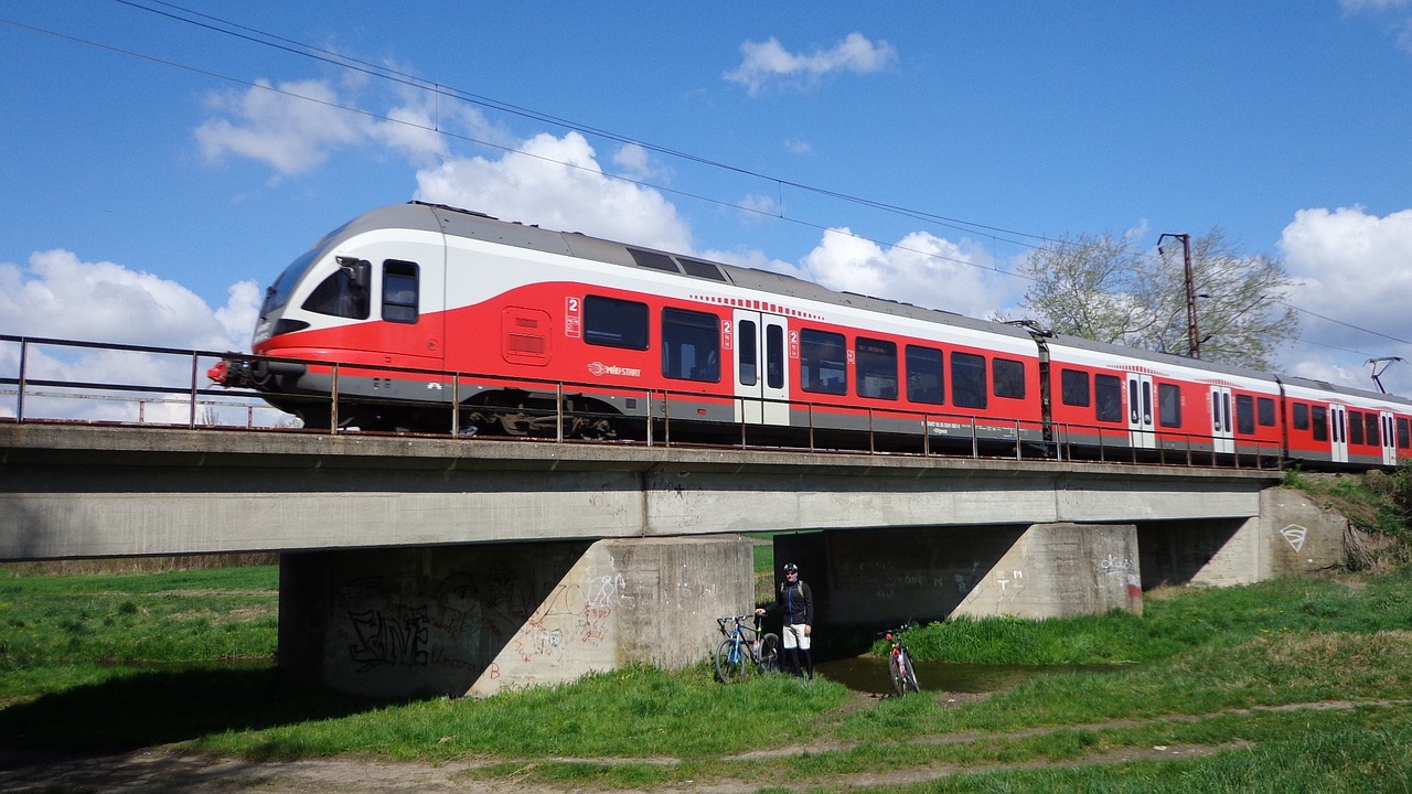 Traukinys, Mav, Stadler, Dviratis, Dmu, Geležinkelis, Transportas, Nemokamos Nuotraukos,  Nemokama Licenzija