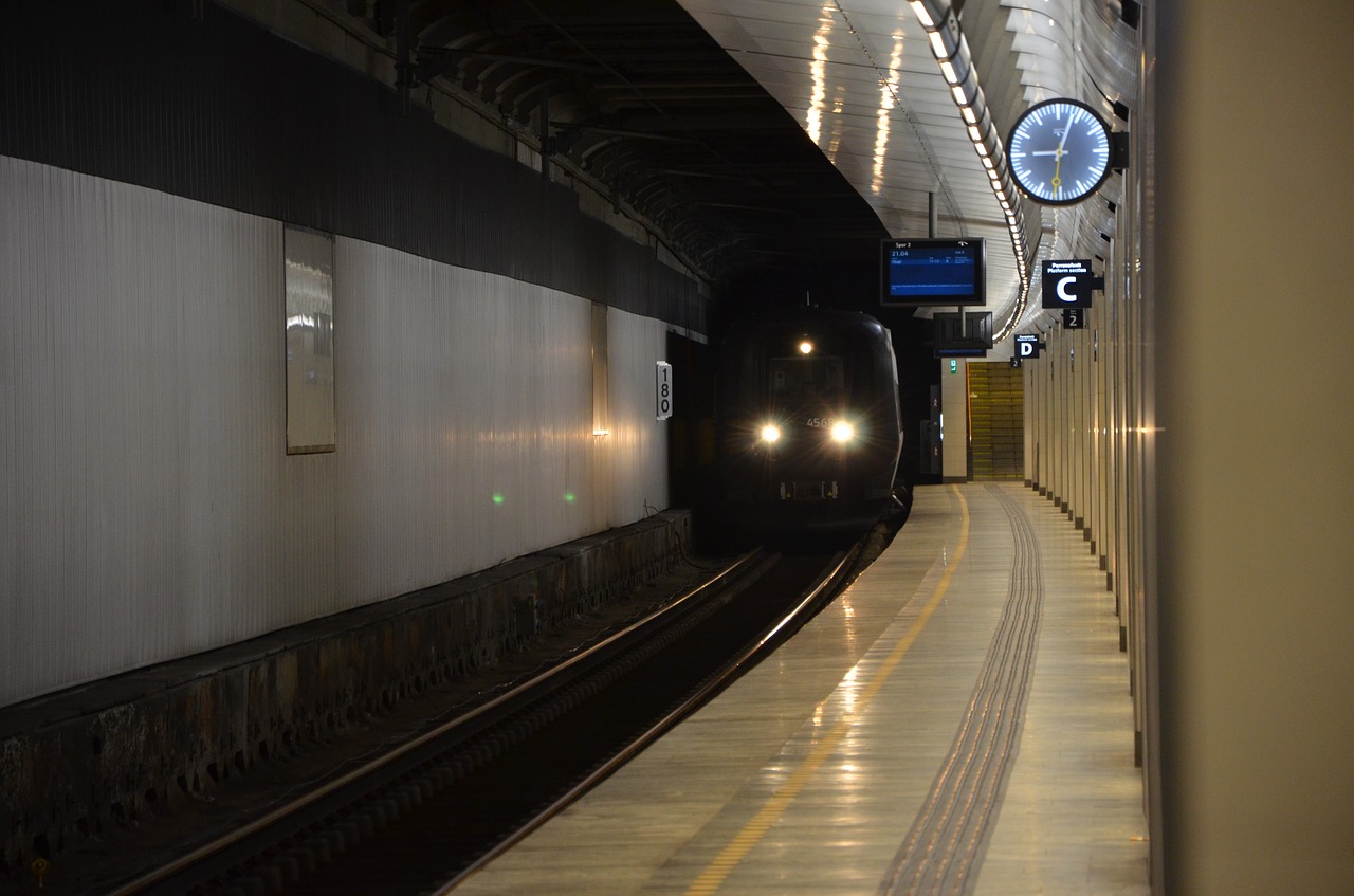 Traukinys, Traukinių Stotis, Sm, Platforma, Nemokamos Nuotraukos,  Nemokama Licenzija