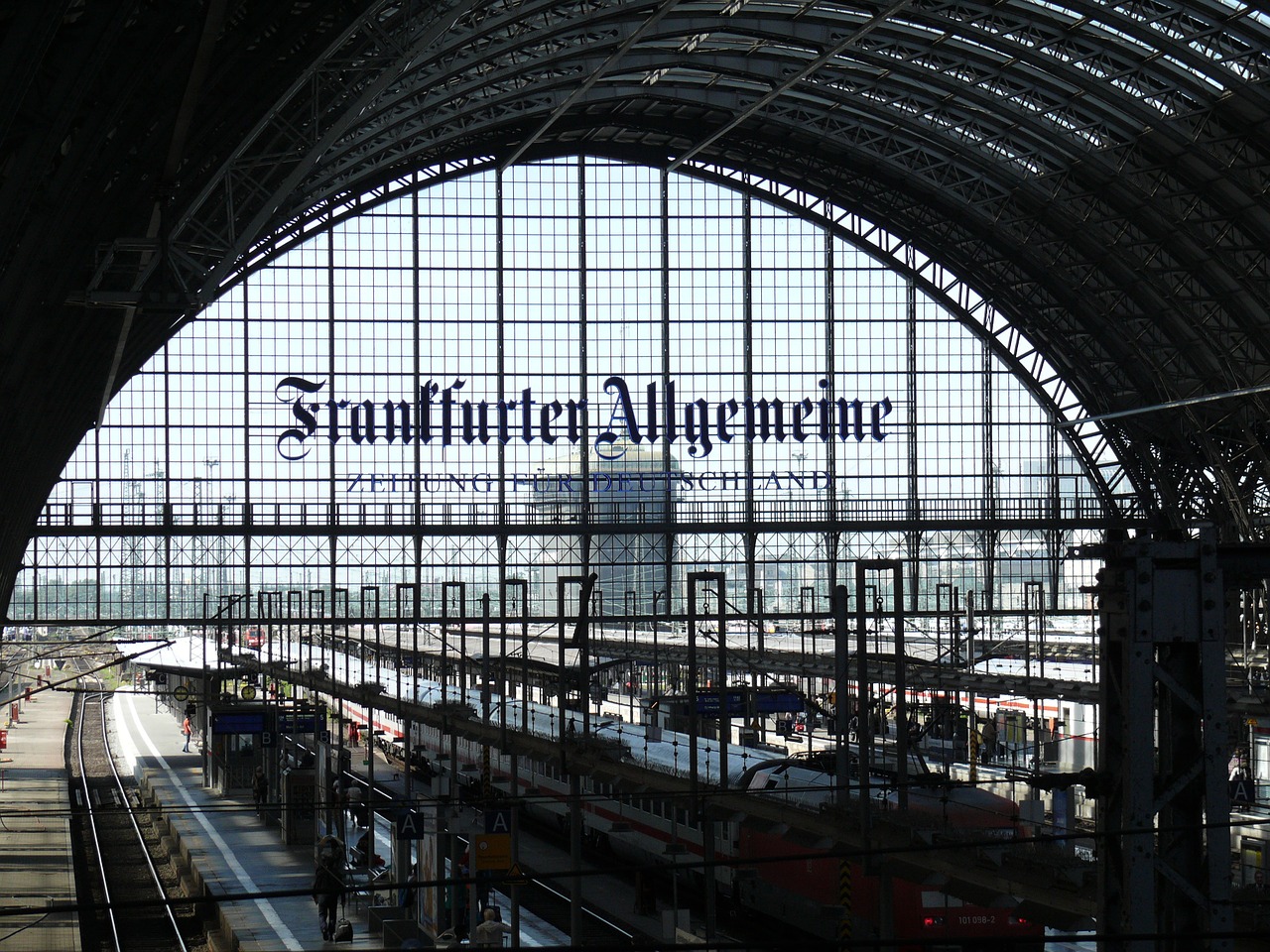 Traukinys, Traukinių Stotis, Banko Miestas, Vokietija, Nuotolinis Eismas, Frankfurtas, Gleise, Centrinė Stotis, Hesse, Transportas