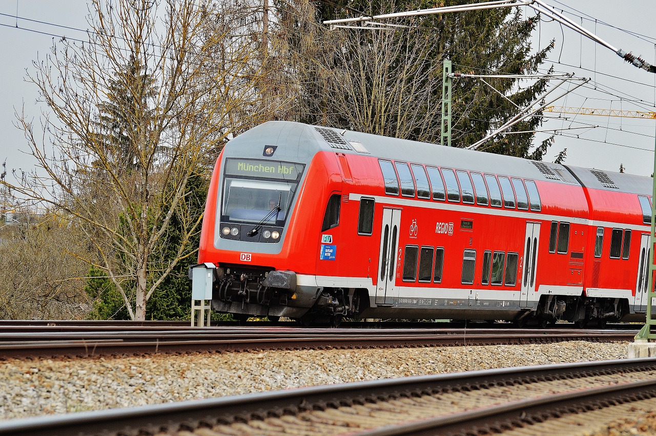 Traukinys, Geležinkelis, Viešosios Transporto Priemonės, Eismas, Transportas, Didelis Miestas, Munich, Važiuoti Traukiniu, Geležinkelių Transportas, Dinamika
