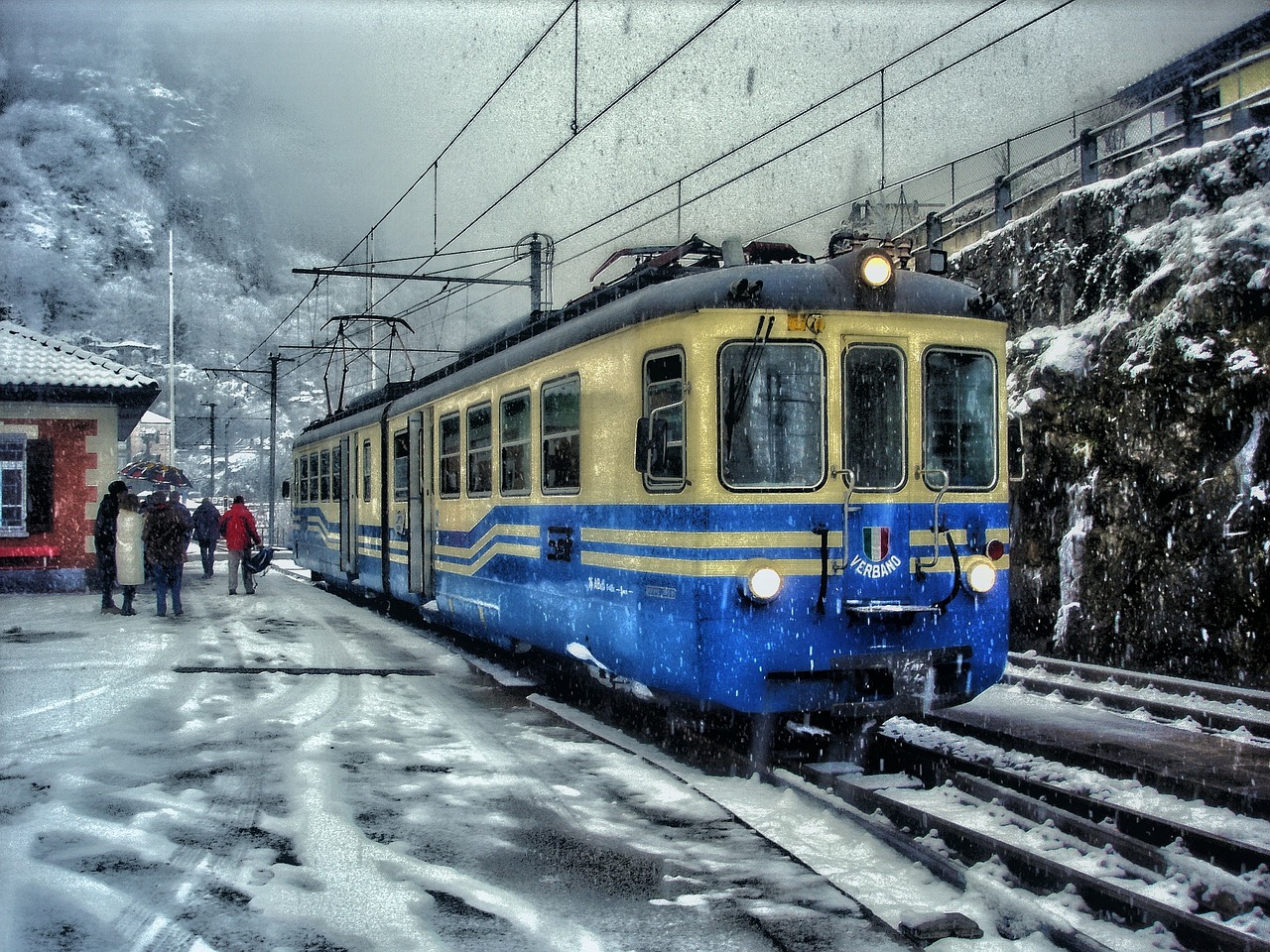 Traukinys, Šviesos Autobusas, Tramvajus, Sniegas, Žiema, Šaltas, Keleiviai, Traukinių Stotis, Stotis, Turintis