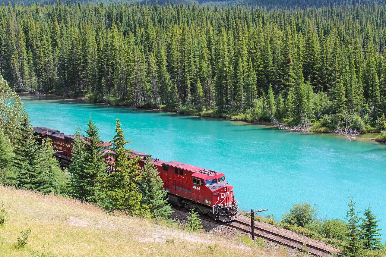 Traukinys, Variklis, Lankas Upė, Banff, Alberta, Kanada, Miškas, Kalnas, Gabenimas, Geležinkelis