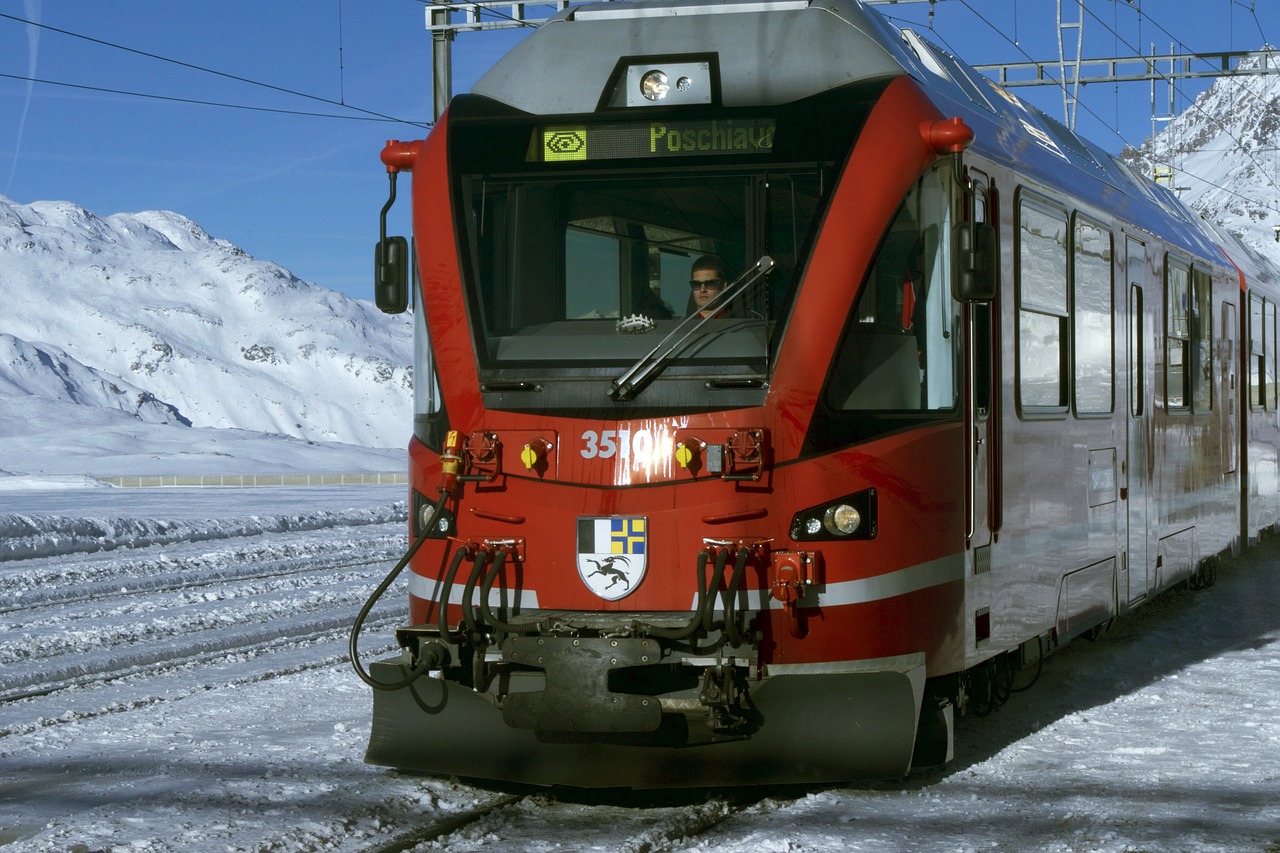 Traukinys, Raudona, Traukti, St Moritz, Bernina, Panoraminis, Nemokamos Nuotraukos,  Nemokama Licenzija