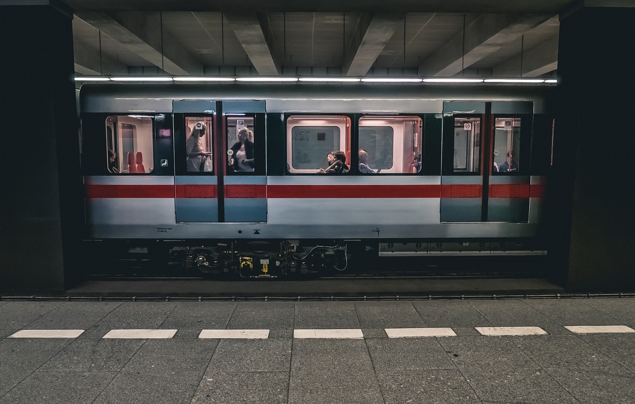 Traukinys, Prague, Metro, Metro, Judėti, Technologija, Greitis, Keleiviai, Gabenimas, Kelionė