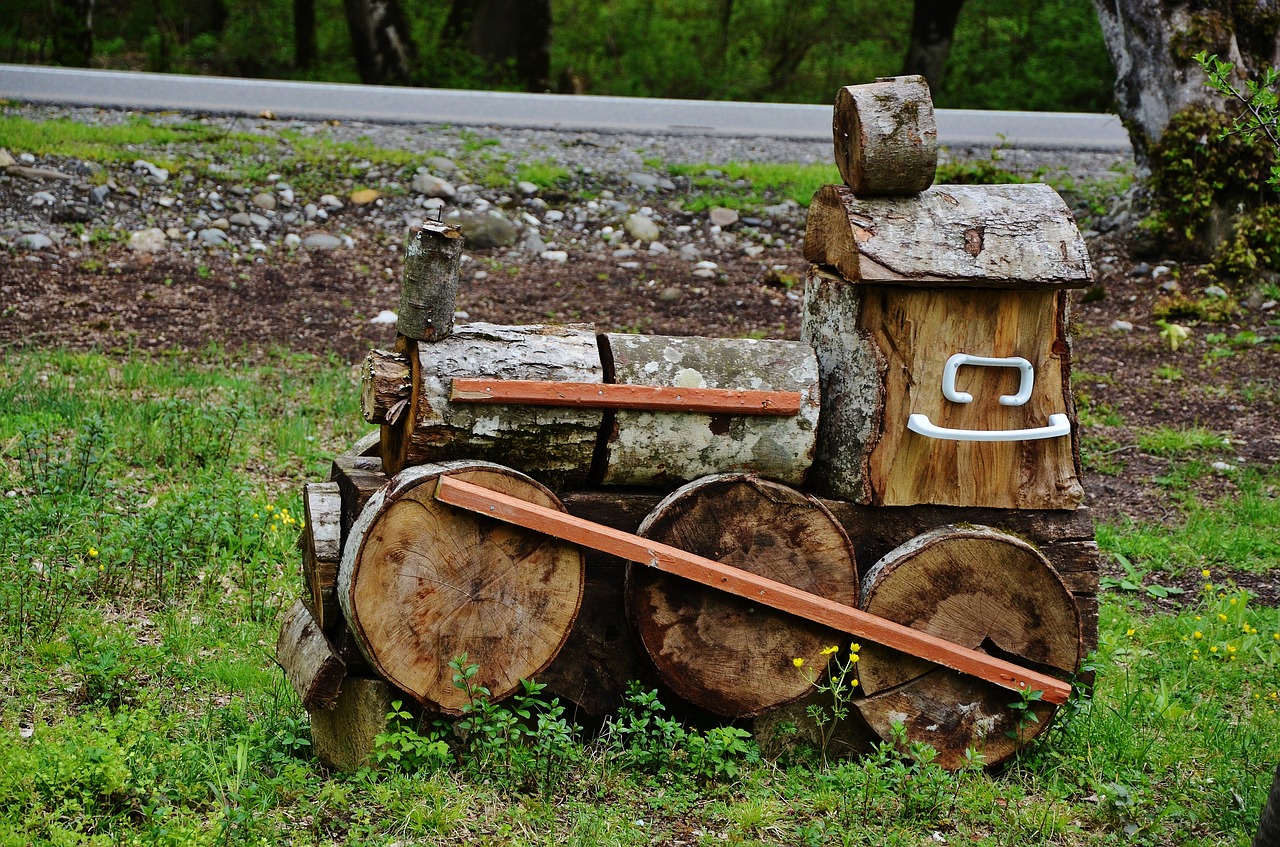 Traukinys, Mediena, Medinis, Transportas, Gabenimas, Geležinkelis, Geležinkelis, Linksma, Kelionė, Šventė