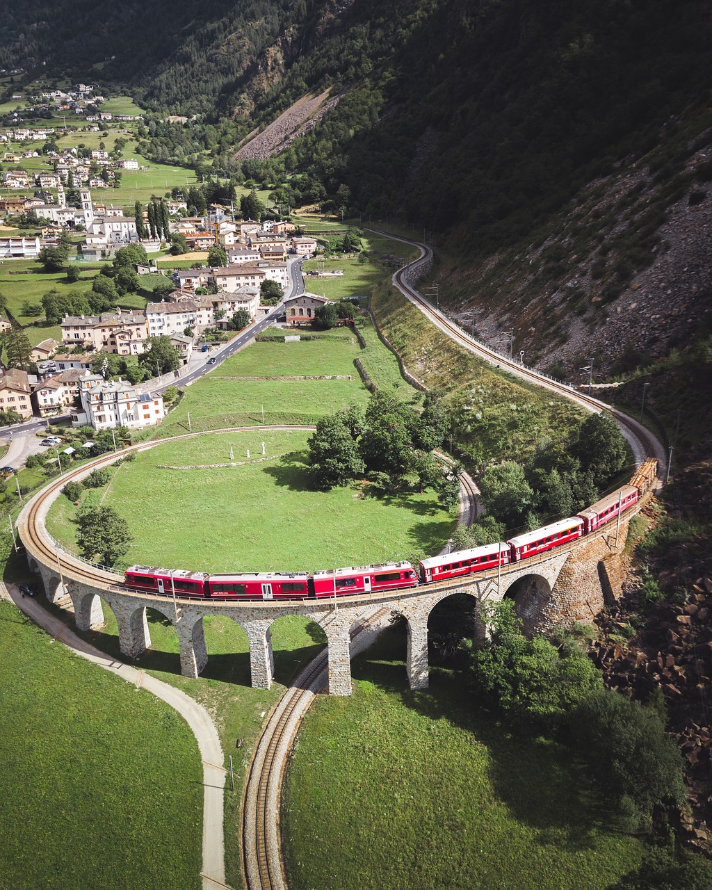 Traukinys, Geležinkelis, Šveicarija, Geležinkelis, Viadukas, Traukinio Kelias, Gabenimas, Stotis, Geležinkelis, Trasa