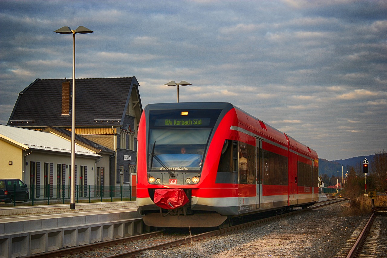 Traukinys, Traukinių Stotis, Platforma, Deutsche Bahn, Geležinkelis, Senoji Geležinkelio Stotis, Viešosios Transporto Priemonės, Geležinkelių Transportas, Vairavimas, Bėgių Lovos