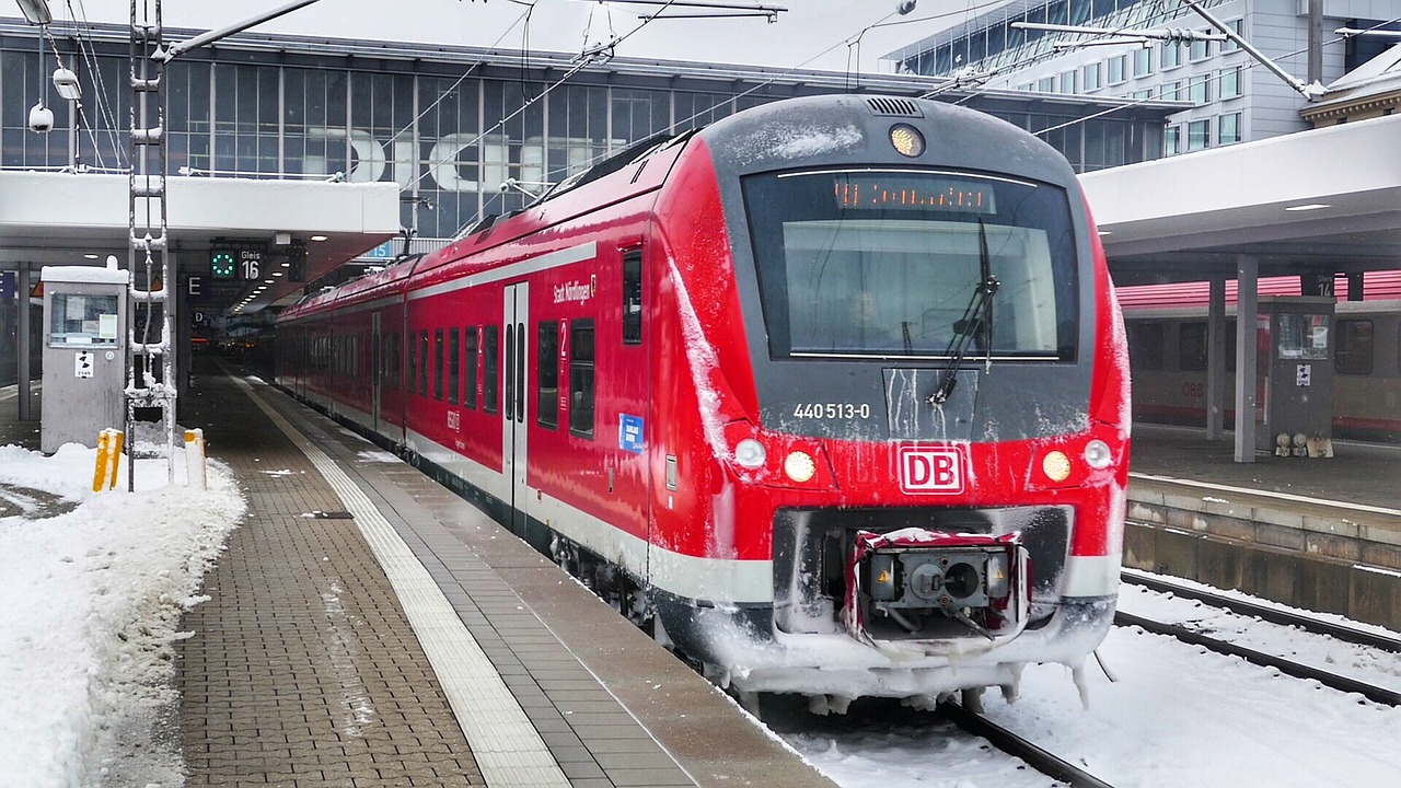 Traukinys,  Transporto Sistema,  Geležinkelis,  Stotis,  Geležinkelio Linija,  Kelionė,  Eismas,  Horizontalus,  Munich,  Bavarija