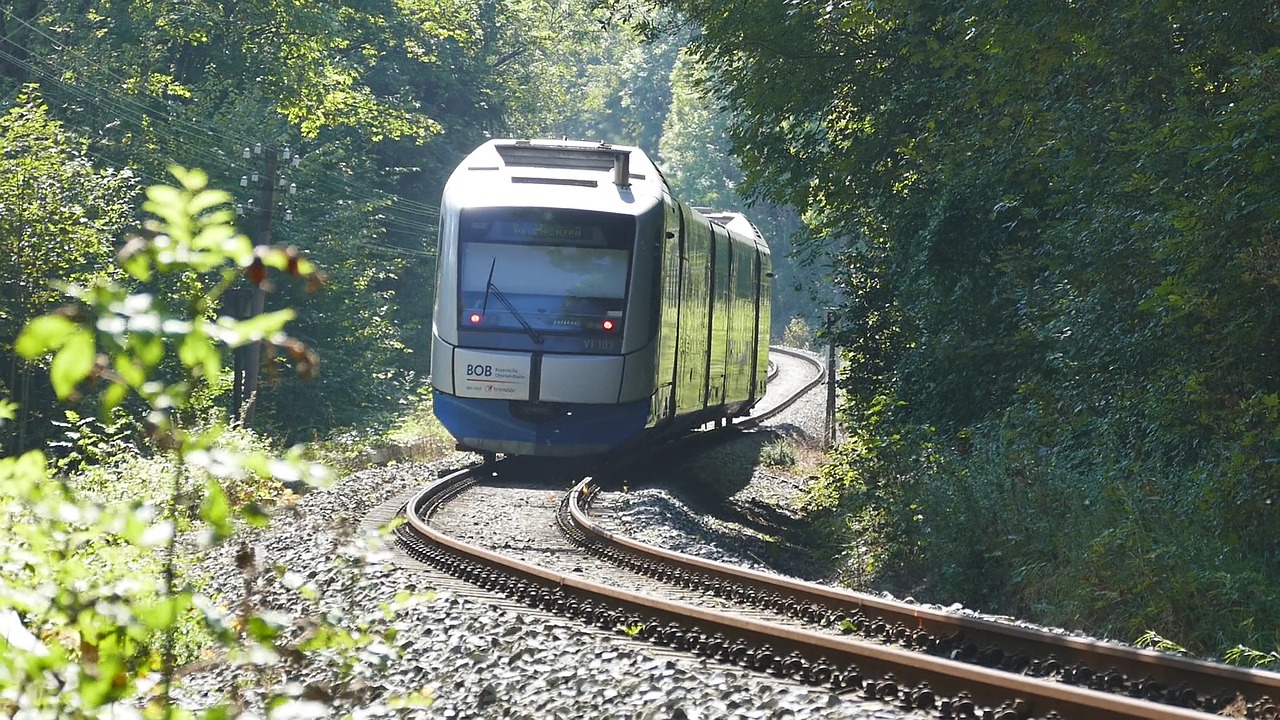 Traukinys,  Geležinkelio Linija,  Geležinkelis,  Lenktynių Trasa,  Transporto Sistema,  Kelionė,  Be Honoraro Mokesčio, Nemokamos Nuotraukos,  Nemokama Licenzija