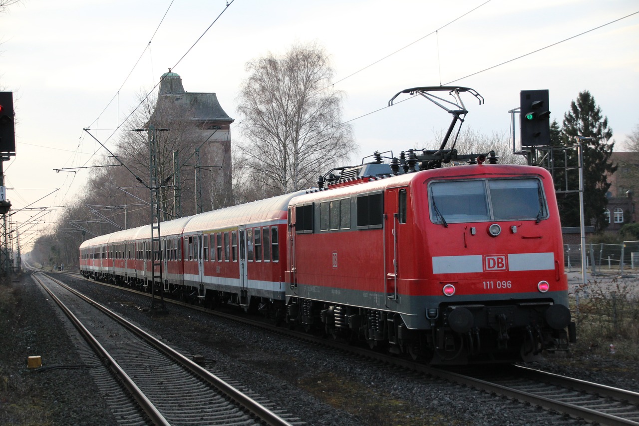 Traukinys,  Geležinkelis,  Transporto Sistema,  Geležinkelio Linija,  Variklis,  Lenktynių Trasa,  Kelionė,  Stotis,  Kelias,  Dyzelinis Variklis