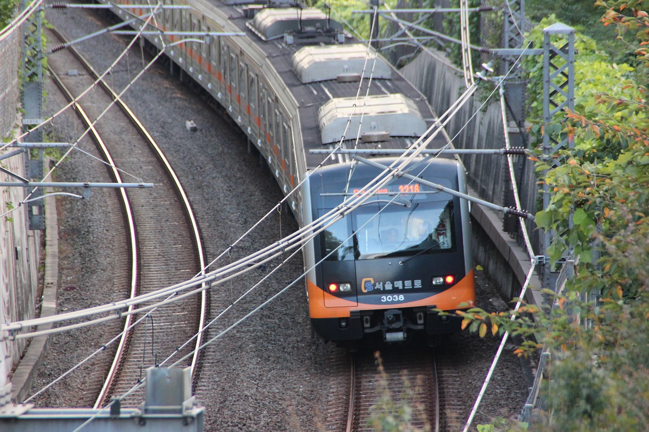 Traukinys,  Metro,  Korėjos Respublika,  Pietų Korėjos Metro,  Gabenimas,  Geležinkelis,  Elektriniai Varikliai,  Važinėti Į Darbą,  Elektrinis,  Treneris