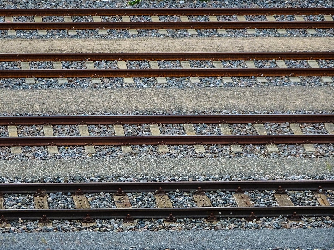 Traukinys,  Keliø,  Pėdsakai,  Lygiagrečiai,  Bėgiai,  Geležinkelio,  Transportas,  Geležinkelių Eismo,  Geležinkelio Bėgiai,  Žingsnis