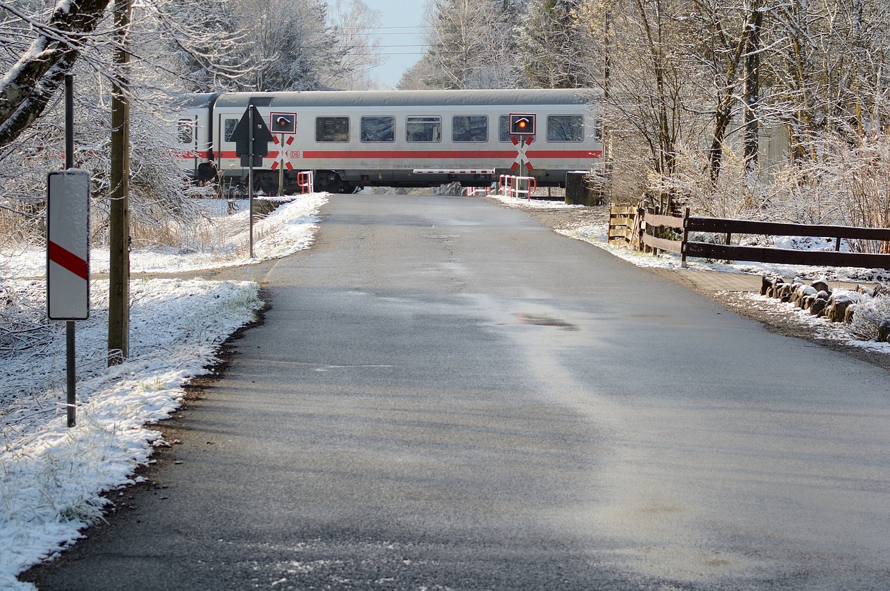 Traukinys, Lygių Perėjimas, Andreaskreuz, Švyturys, Pastaba, Kelio Zenklas, Geležinkelių Transportas, Kelio Ženklas, Šviesos Signalai, Įspėjimas