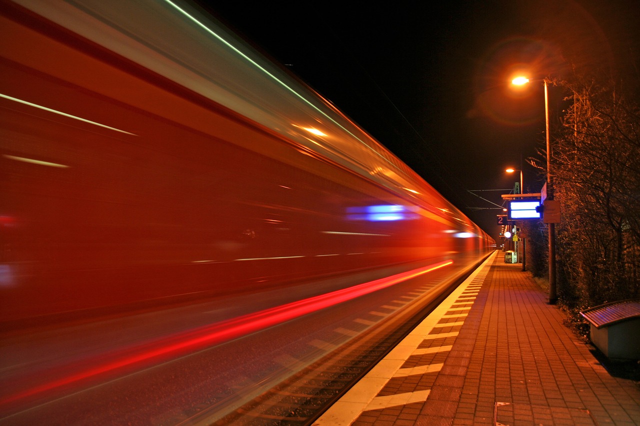 Traukinys, Transportas, Kelionė, Gleise, S Bahn, Išeiti, Geležinkelių Transportas, Raudona, Sustabdyti, Traukinių Stotis
