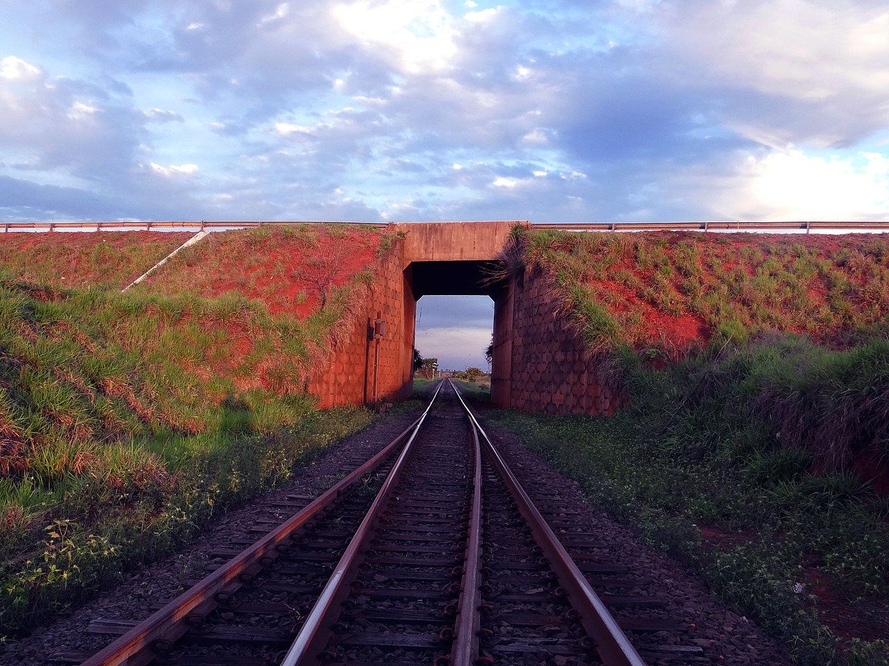 Traukinio Linija, Dangus, Tunelis, Aparecida Do Taboado, Kelias, Nemokamos Nuotraukos,  Nemokama Licenzija