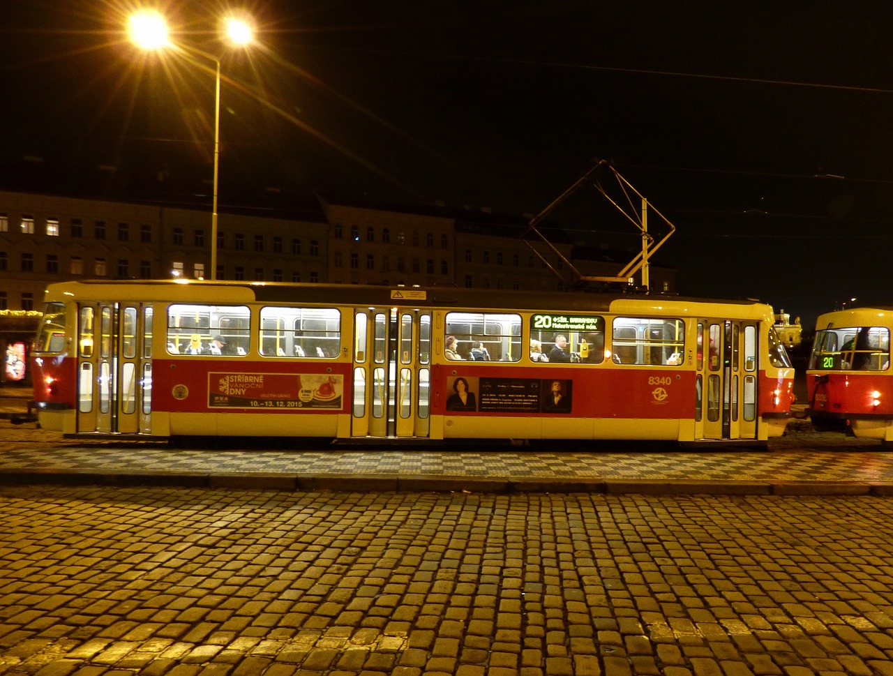 Tramvajus, Transporto Priemonė, Bėgiai, Transportas, Komunikacija, Kelionė, Naktis, Dangas, Paketas, Geležinkelis