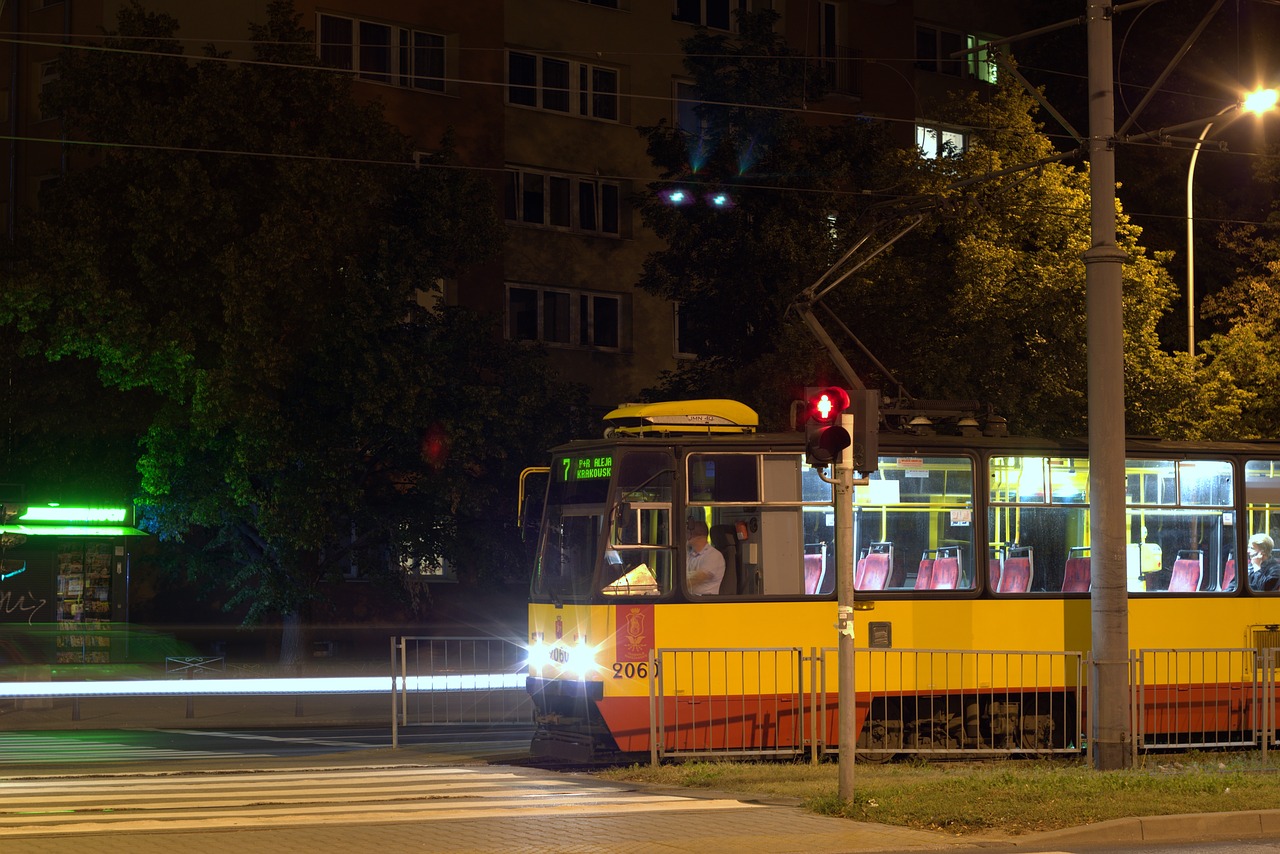 Tramvajus, Transportas, Komunikacija, Bėgiai, Takelius, Trauka, Varšuva, Gatvė, Naktis, Kelionė