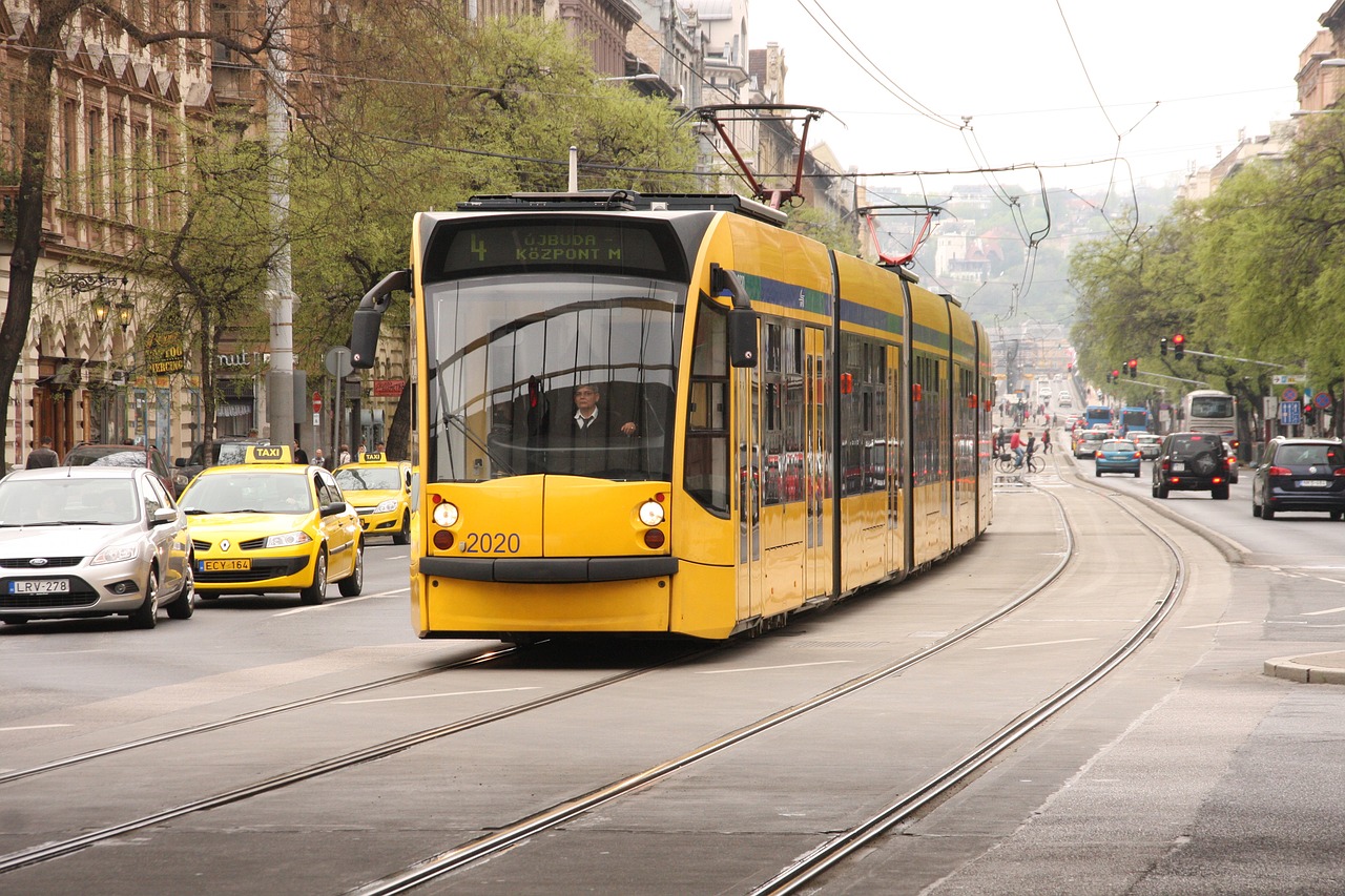 Tramvajus, Budapest, Vengrija, Nyugati Palyaudvar, Traukinys, Keleiviai, Viešasis Transportas, Nemokamos Nuotraukos,  Nemokama Licenzija