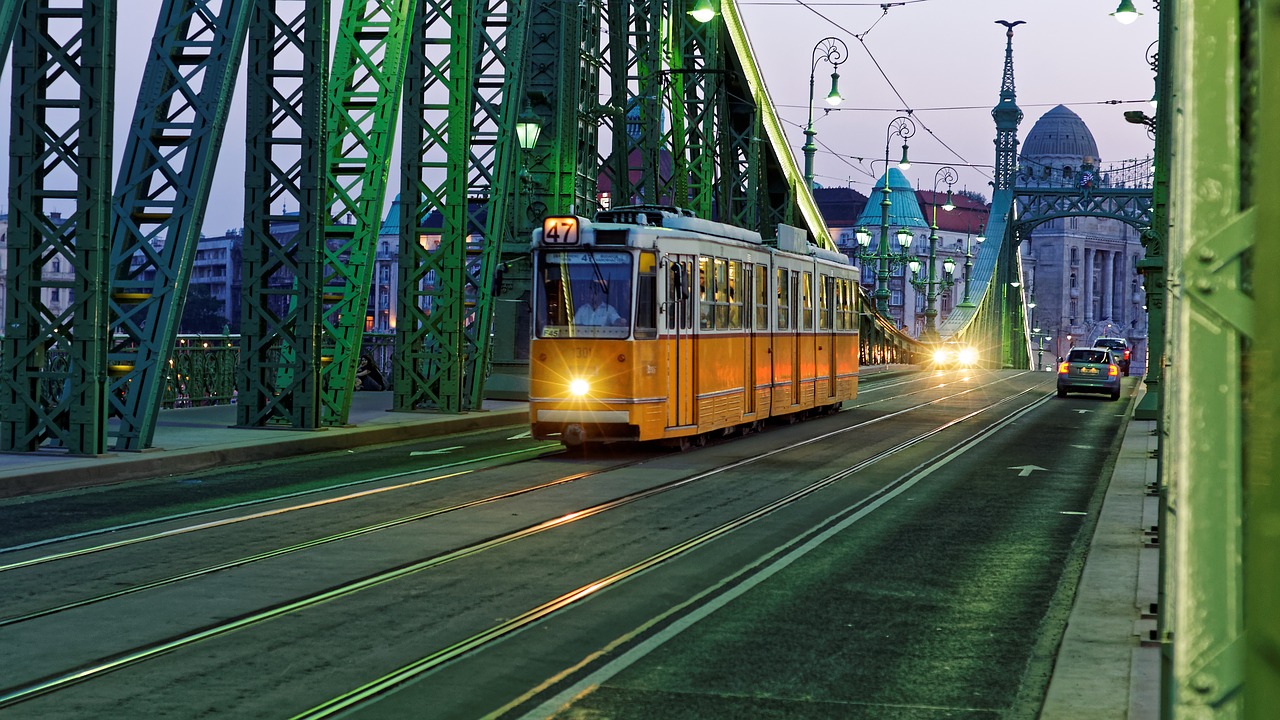 Tramvajus, Budapest, Vengrija, Vintage, Senas, Abernd, Tiltas, Eismas, Keleiviai, Nyugati Palyaudvar