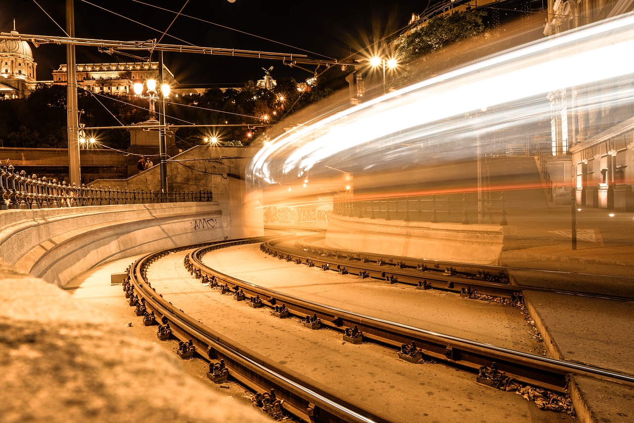 Tramvajus, Kampas, Pasukti, Tunelis, Budapest, Transportas, Traukinys, Kelias, Visuomenė, Geležinkelis