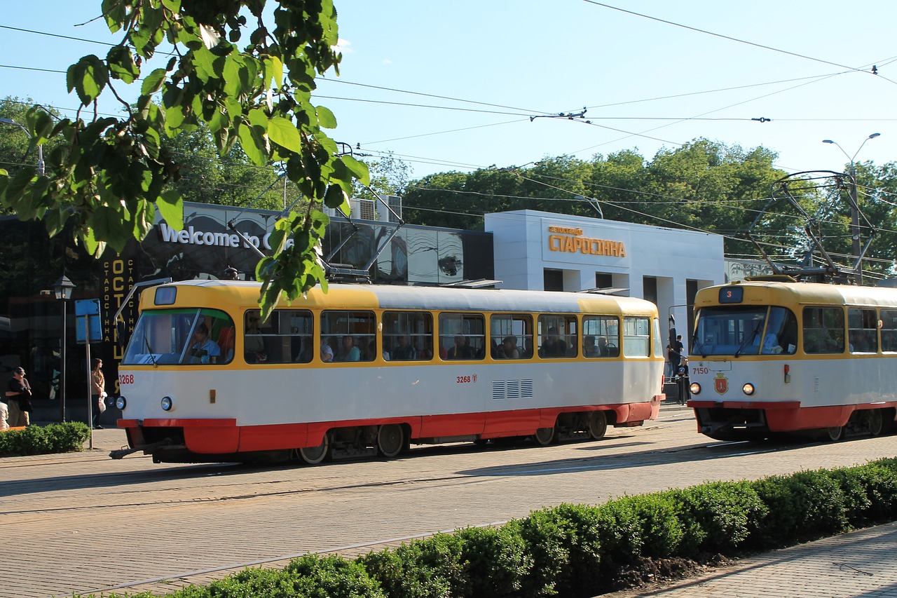 Tramvajus,  Tramvajai,  Ukraina,  Odesa,  Starosennaya Aikštė,  Medžiai,  Pavasaris,  Saulė,  Atostogos,  Turizmas