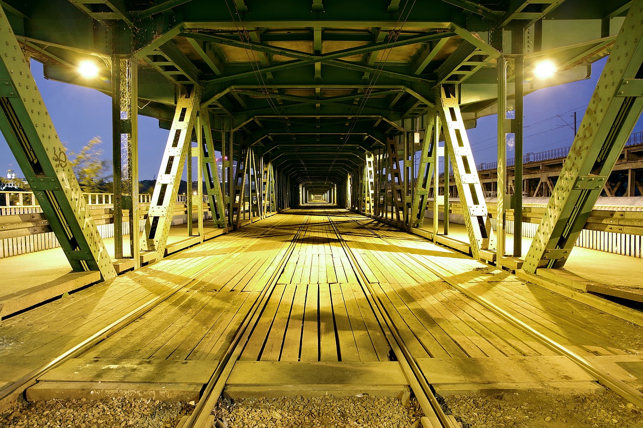 Tramvajaus Bėgiai, Geležinkelis, Viadukas, Tiltas, Varšuva, Gdański, Naktis, Tamsi, Apšvietimas, Šviesa