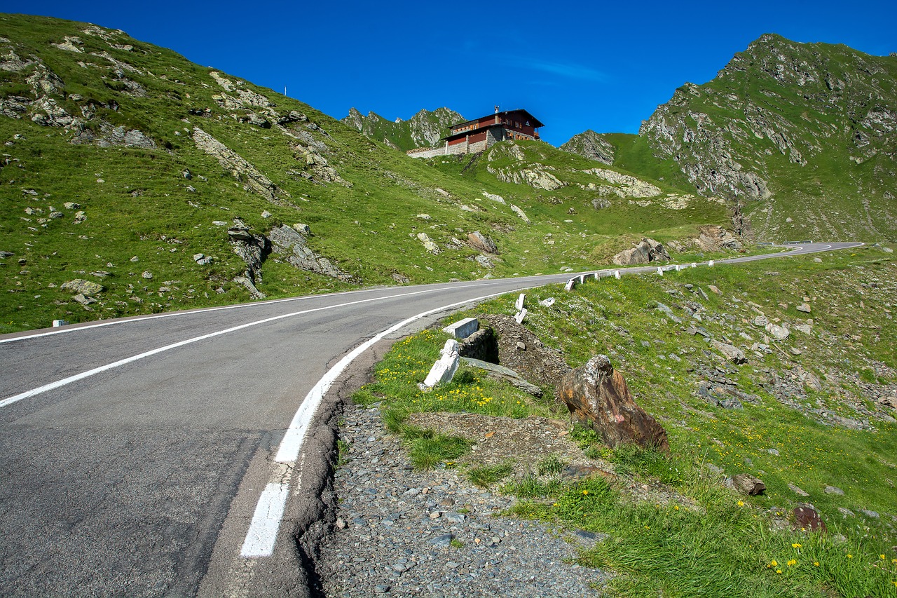 Transfagarasan, Romanija, Skrydis Per Pietus, Kalnai, Karpatų Kalnai, Kraštovaizdis, Gamta, Kalnų Namelis, Transilvanija, Nemokamos Nuotraukos