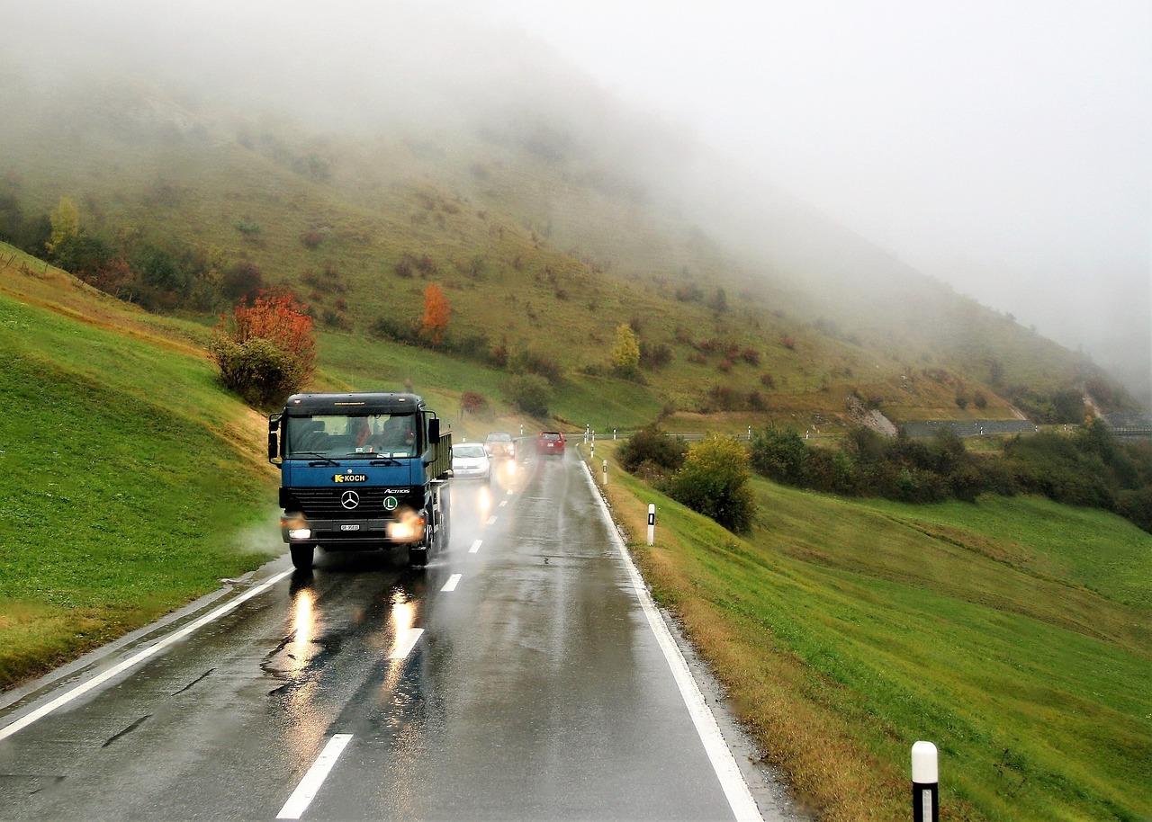 Transportas, Kelionė, Kalnų Grožis, Lietingą, Asfaltas, Neryškus, Spalva, Kraštovaizdis, Nemokamos Nuotraukos,  Nemokama Licenzija