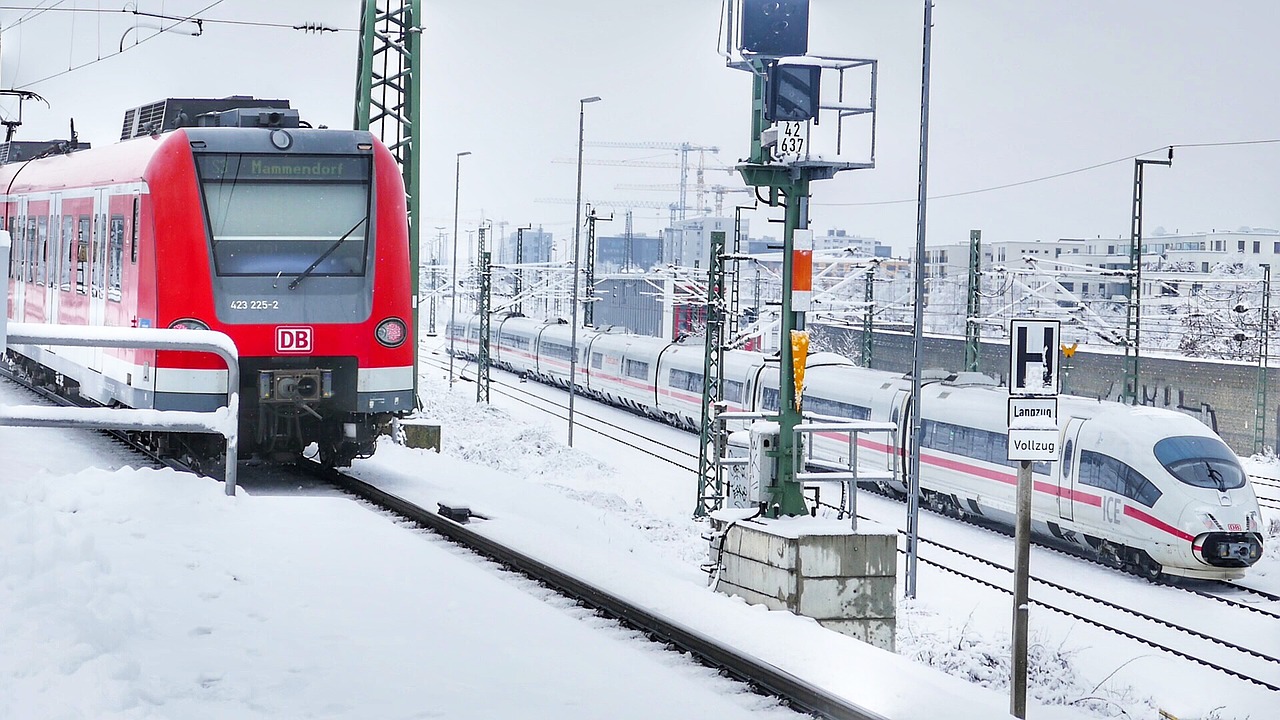 Transporto Sistema,  Žiema,  Sniegas,  Eismas,  Horizontalus,  Traukinys,  Kelionė,  Stotis,  Geležinkelio Linija,  Geležinkelis