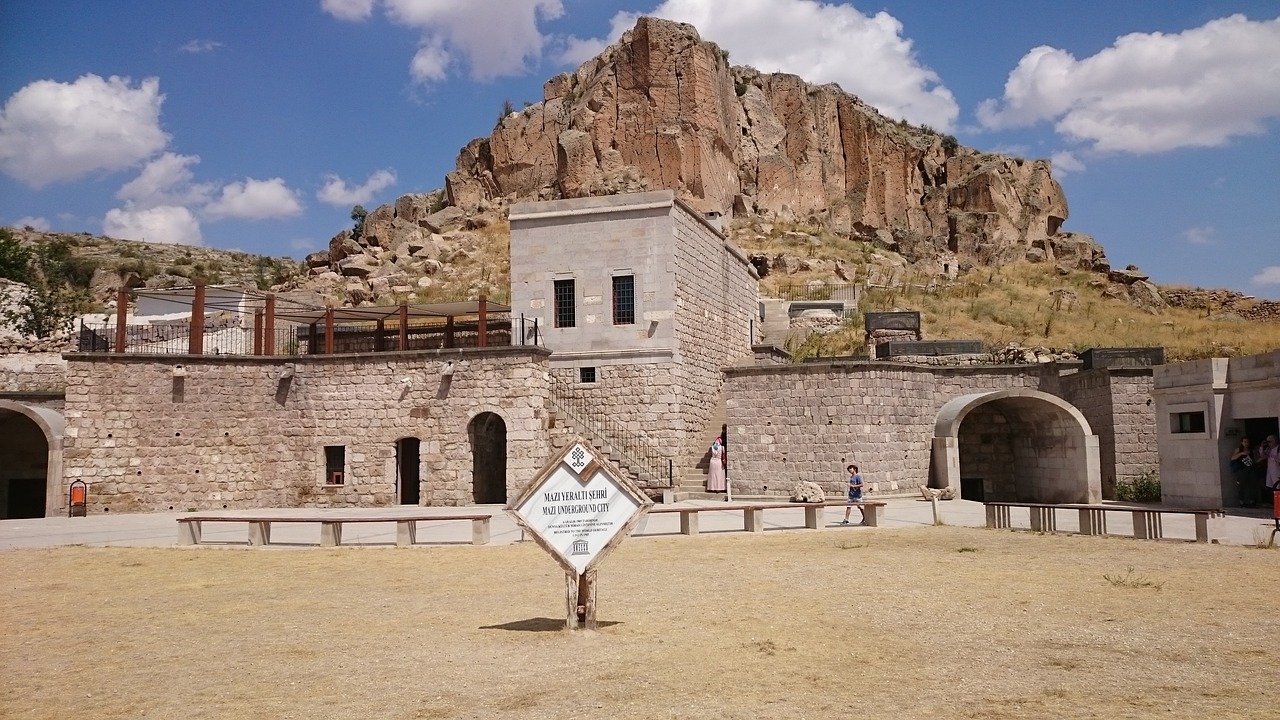 Kelionė, Požeminis Miestas Cappadocia, Įėjimas Į Požeminį Miestą, Nemokamos Nuotraukos,  Nemokama Licenzija