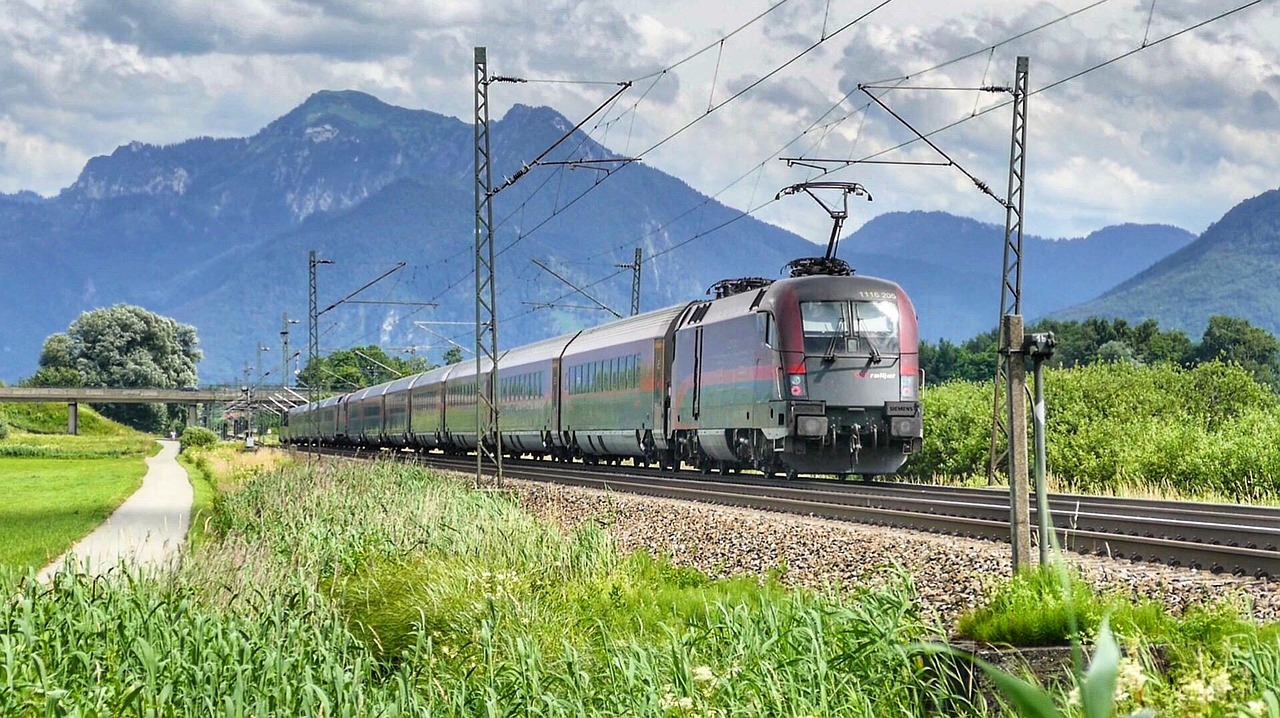 Kelionė,  Transporto Sistema,  Gamta,  Geležinkelis,  Geležinkelio Linija,  Traukinys,  Kalnai,  Pieva,  Geležinkelių Transportas,  Vasara