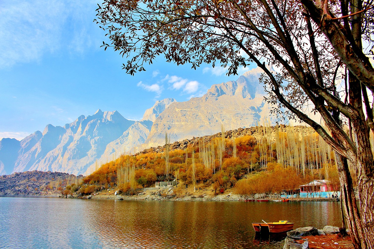 Medis, Ežeras, Pakistanas, Gamta, Kraštovaizdis, Miškas, Kelionė, Ruduo, Kalnas, Slėnis