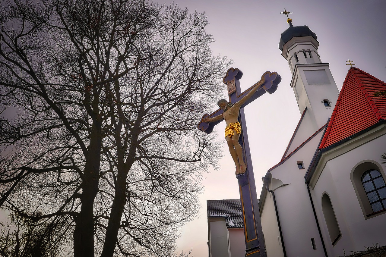 Medis,  Jėzus,  Kirsti,  Krikščionis,  Religija,  Bažnyčia,  Bokštas,  Žiema,  Be Honoraro Mokesčio, Nemokamos Nuotraukos