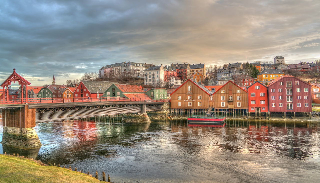 Trondheimas, Norvegija, Architektūra, Tiltas, Spalvinga, Upė, Europa, Skandinavija, Turizmas, Pastatas