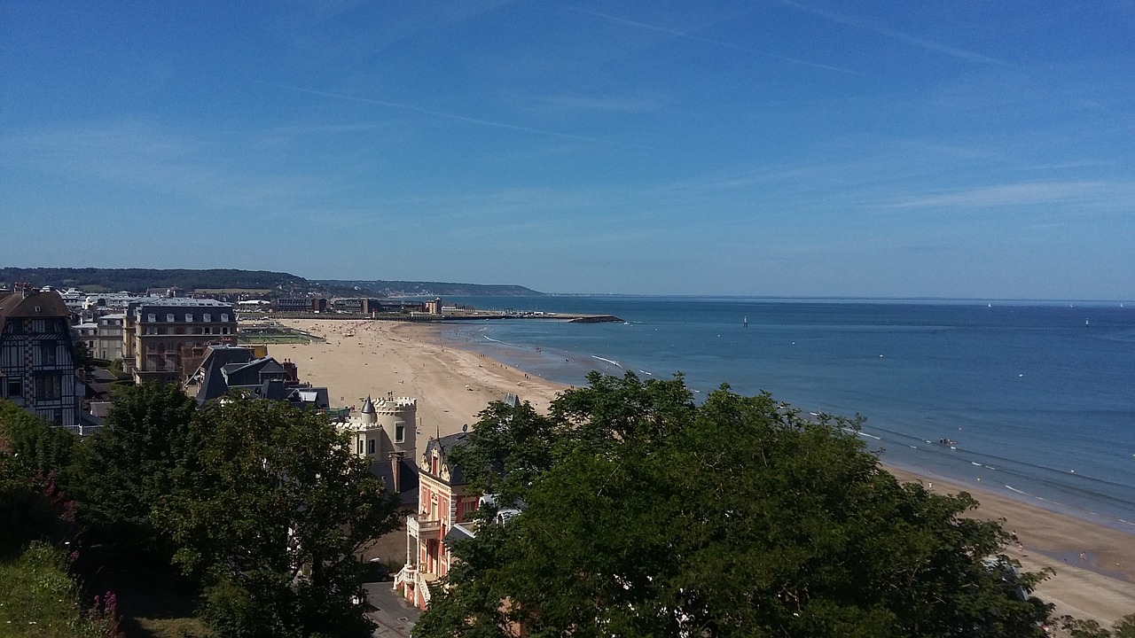 Trouville-Sur-Mer, Komuna, Prancūzijoje, Jūra, Vandenynas, Papludimys, Žali Medžiai, Nemokamos Nuotraukos,  Nemokama Licenzija