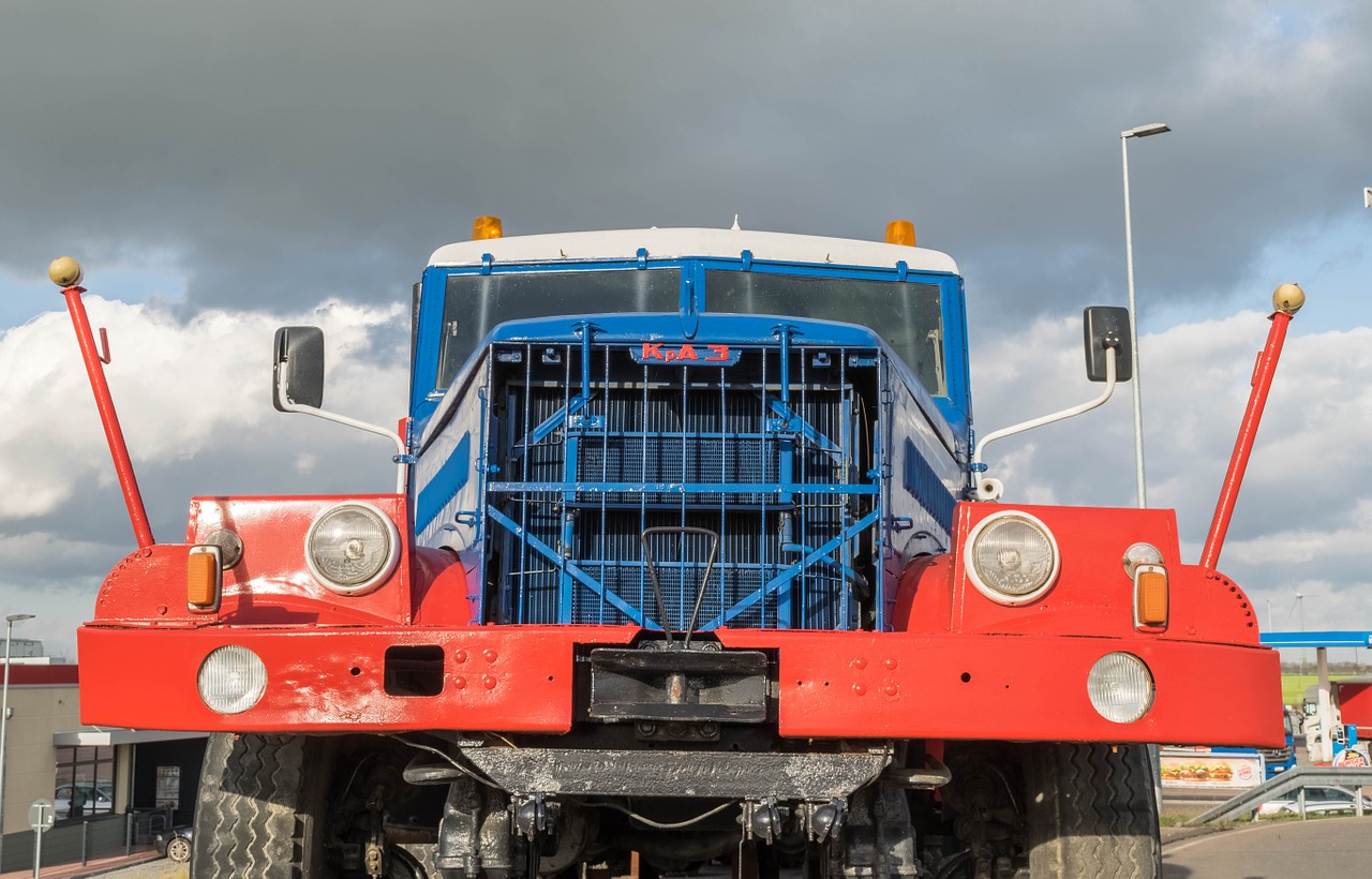 Sunkvežimis, Oldtimer, Didelis Darbas, Transportas, Senas Sunkvežimis, Kraz, Ukraina, Komercinė Transporto Priemonė, Eismas, Nemokamos Nuotraukos