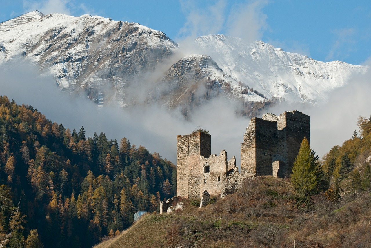 Tschanüff Pilis, Šveicarija, Griuvėsiai, Ramosch, Graubünden Kantonas, Paveldo Vieta, Nacionalinė Reikšmė, Silvretta Alps, Kalnas, Tvirtovė