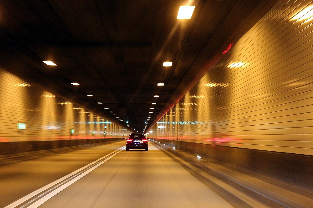 Tunelis, Automatinis, Eismas, Kelias, Asfaltas, Vairuoti, Apšvietimas, Šviesa, Judėjimas, Greitis