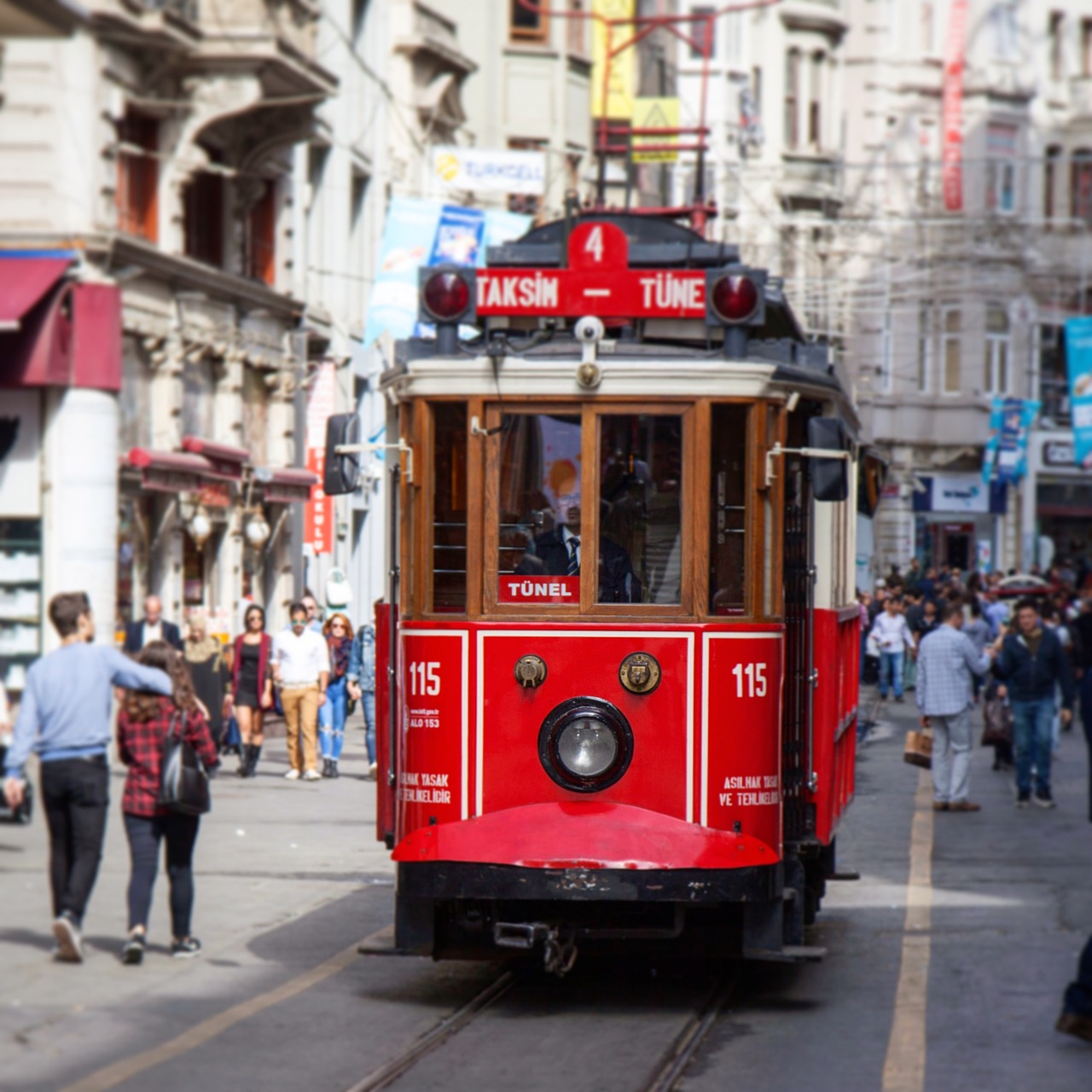 Turkija, Istanbulas, Istiklal, Tramvajus, Raudonas Tramvajus, Pėsčiųjų Gatvė, Nemokamos Nuotraukos,  Nemokama Licenzija