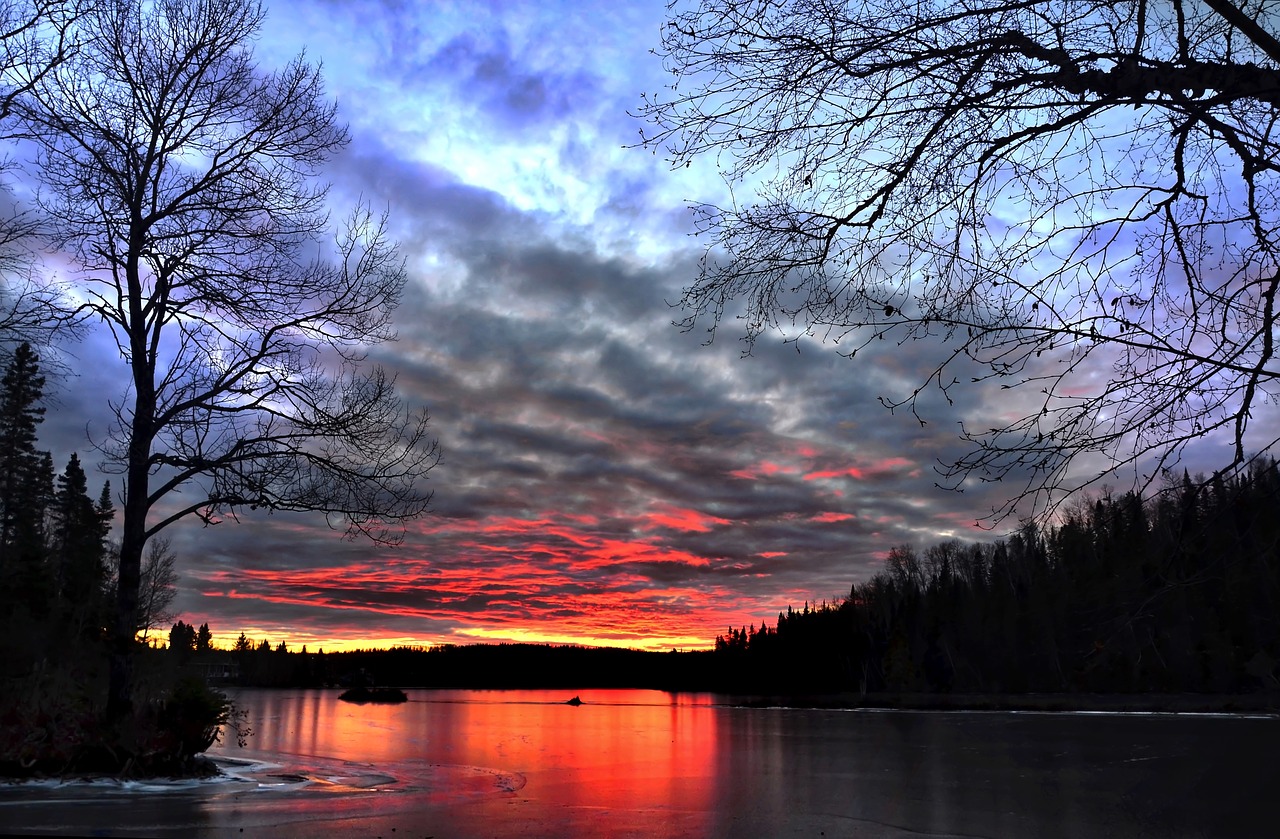 Twilight, Saulėlydis, Kraštovaizdis, Ežeras, Medžiai, Kontrastas, Vakaras, Raudona, Dangus, Gamta