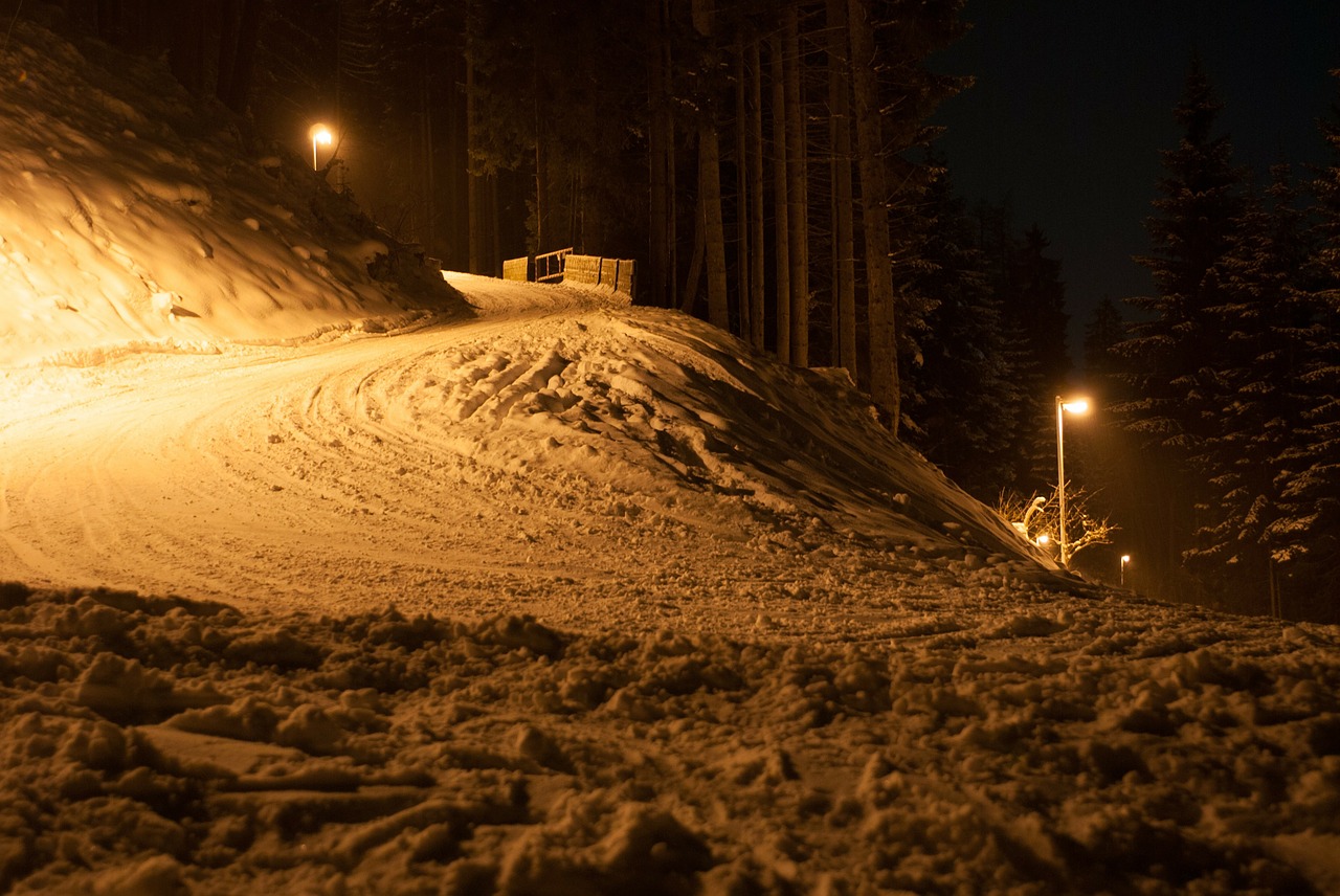 Tyrol, Žiema, Sniegas, Ledas, Kelias, Kalnas, Naktis, Vakaras, Žibintai, Apšvietimas