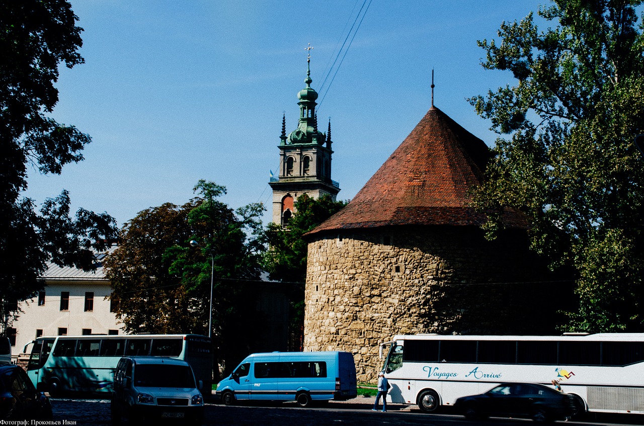 Ukraina, Lviv, Turizmas, Gražiai, Miestas Lviv, Miestas, Stogas, Siena, Namie, Dangus