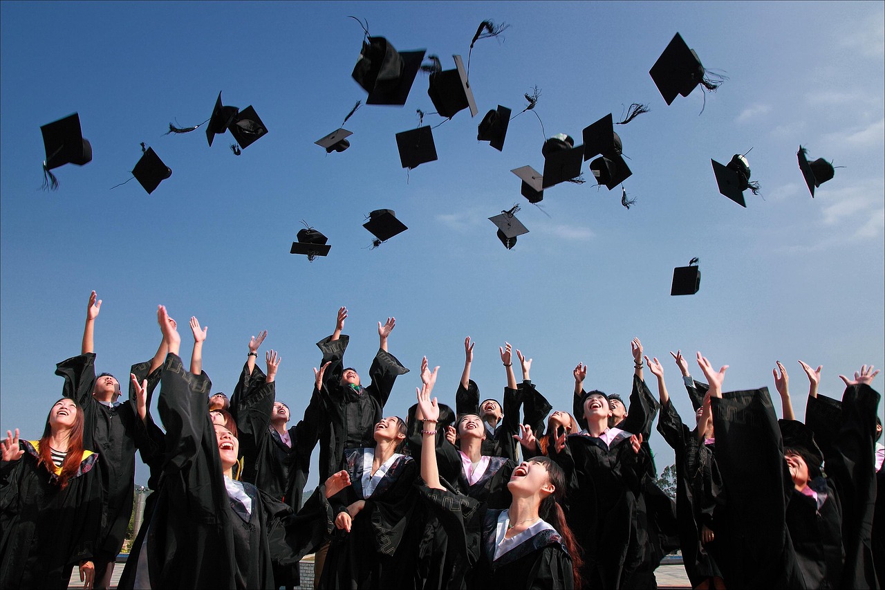 Universiteto Studentas, Baigimo Nuotrauka, Skrybėlės, Nemokamos Nuotraukos,  Nemokama Licenzija