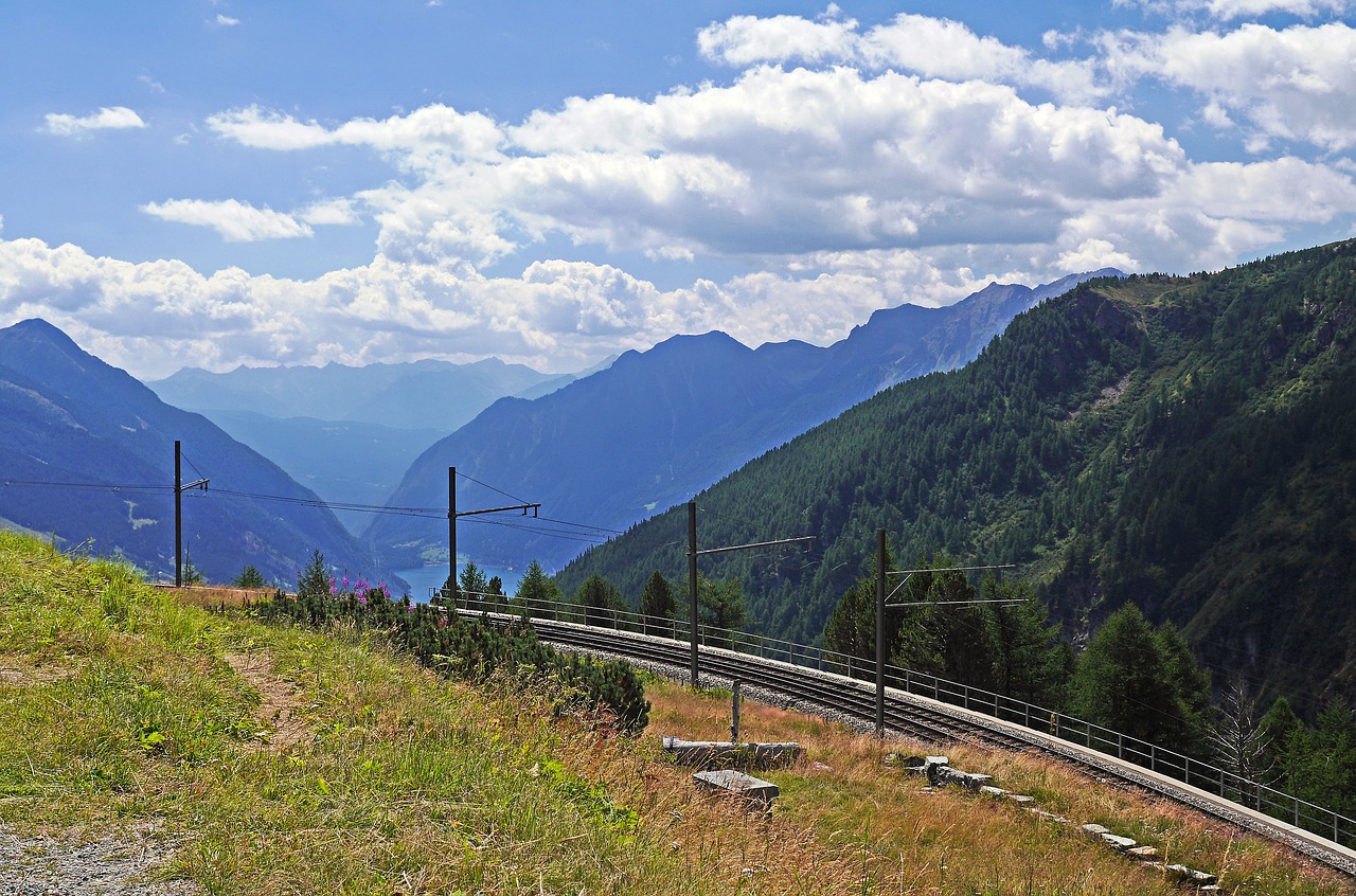 Val Poschiavo, Alp Grüm, Bernina Geležinkelis, Šveicarija, Graubünden, Itališkai Kalbantis, Lago Di Poschiavo, 180 ° Kreivė, Gleise, Kontaktinis Tinklas