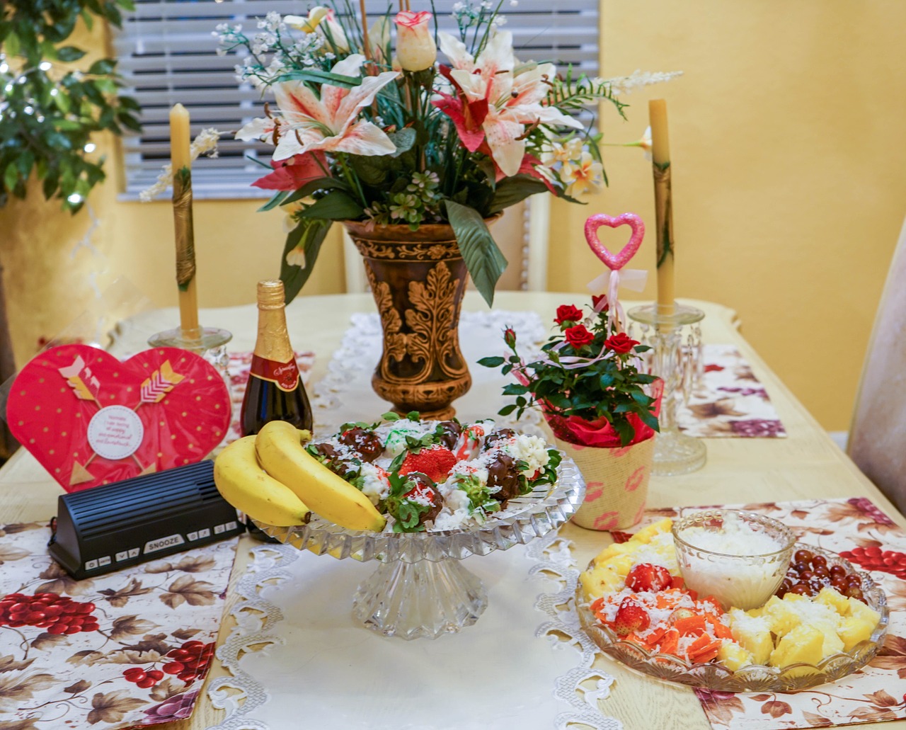 Valentino Diena, Maistas, Vaisių Patiekalas, Braškės, Šokoladas, Širdis, Meilė, Dekoruoti, Romantiškas, Gėlės