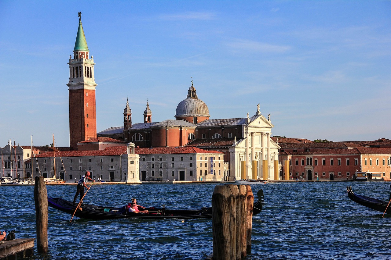 Venecija, Didysis Kanalas, Vanduo, Valtys, Gondolos, Gondolieris, Kelionė, Turizmas, Turistinis, Atostogos