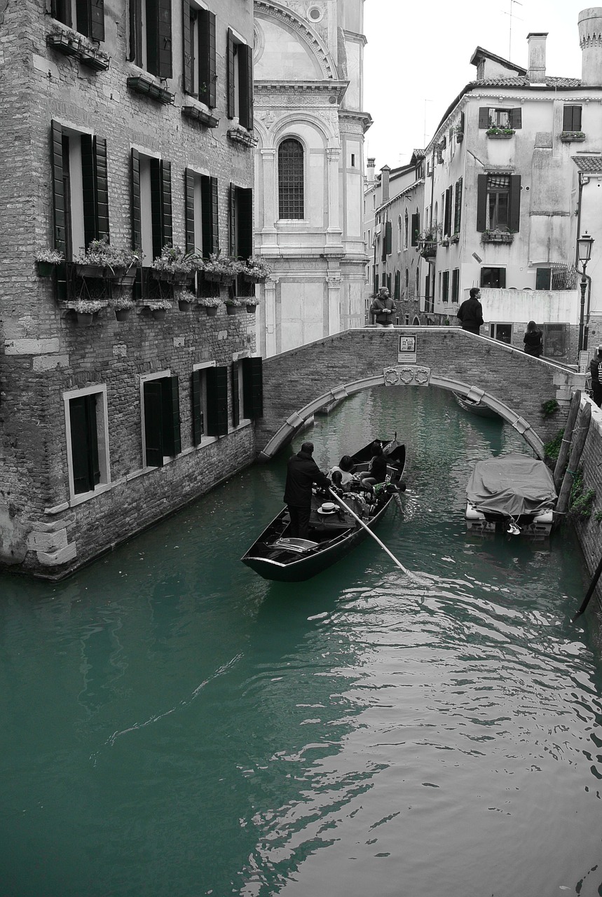Venecija, Kanalas, Gondola, Tiltas, Boot, Namai, Vandens Keliai, Vanduo, Gondolieris, Italy
