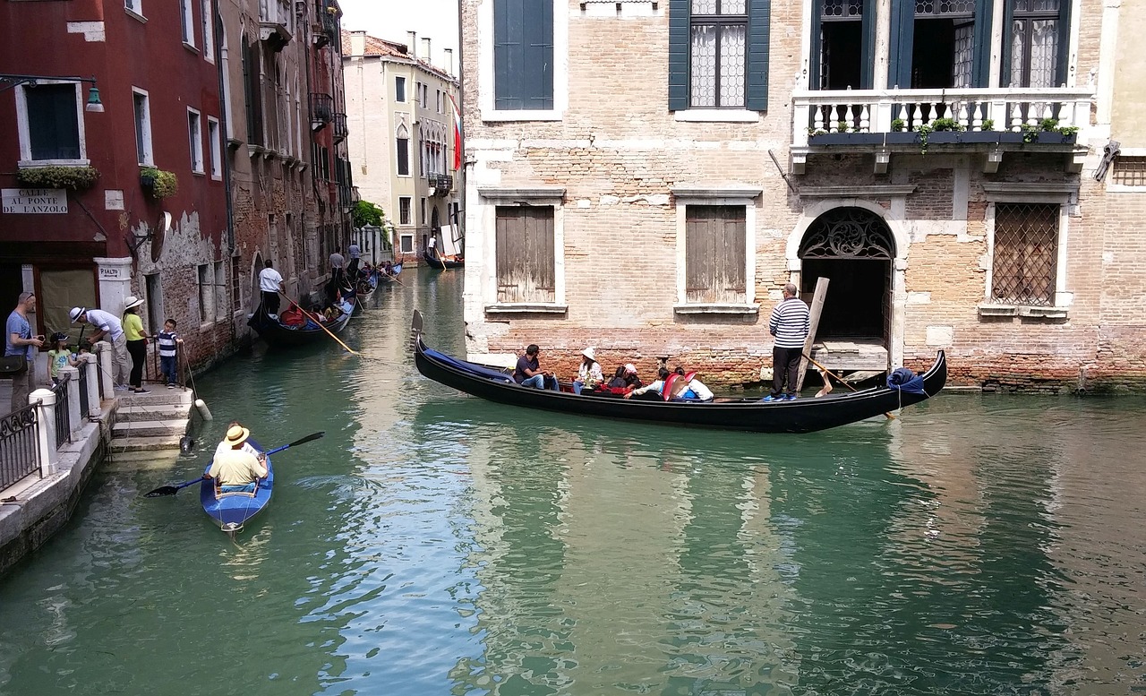 Venecija, Italy, Kanalas, Gondolos, Architektūra, Seni Namai, Paminklai, Kelionė, Šventė, Turizmas