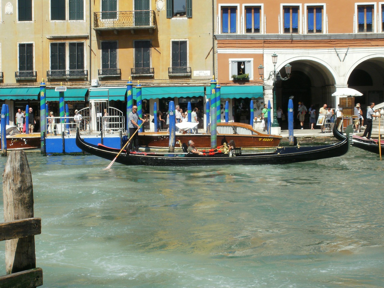 Venecija, Italy, Gondola, Kanalas, Vanduo, Apmąstymai, Architektūra, Turizmas, Valtys, Žinomas