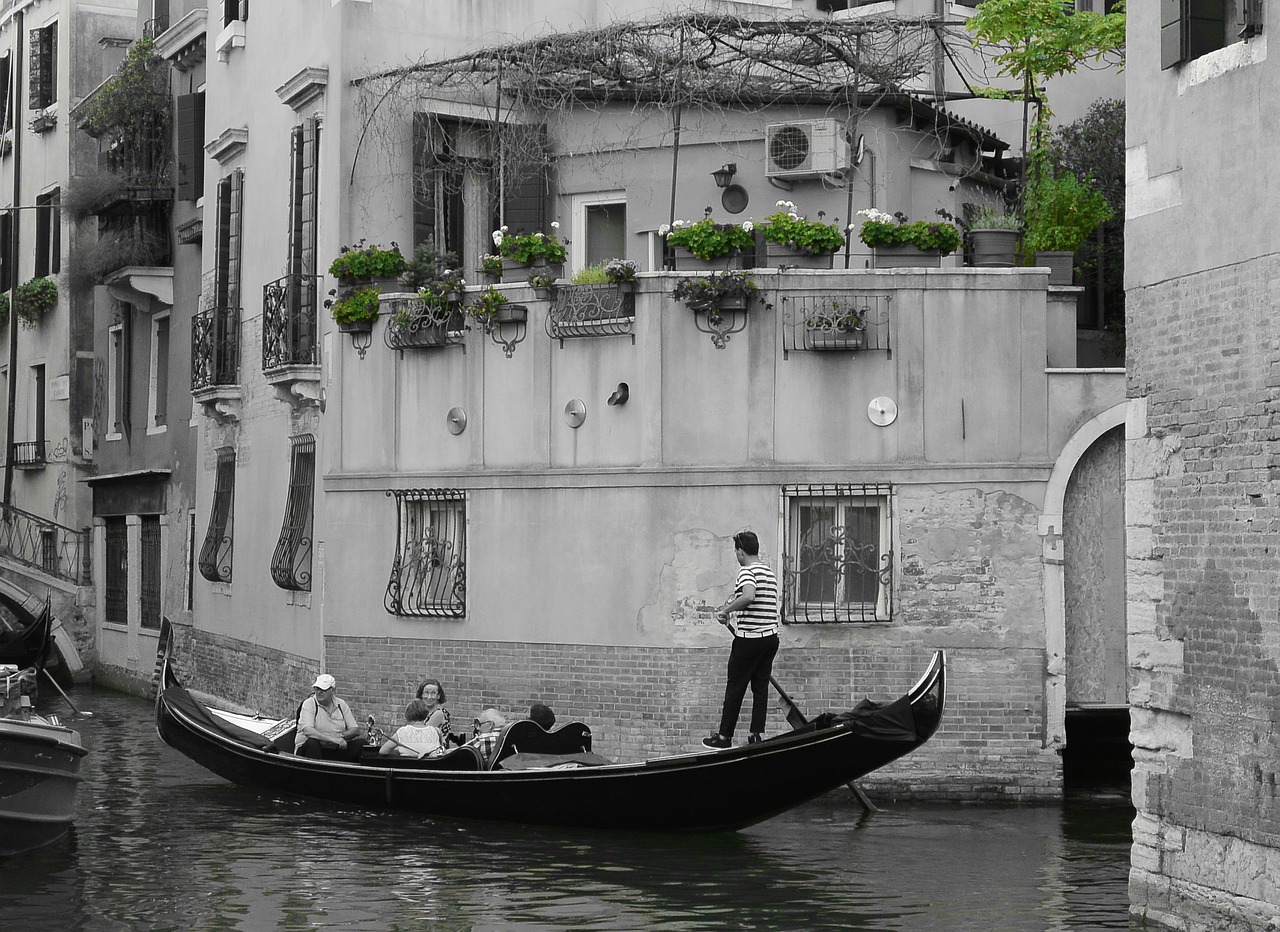 Venecija, Italy, Gondolos, Kanalas, Boot, Antrinis Kanalas, Vanduo, Romantiškas, Gondolieris, Namo Fasadas